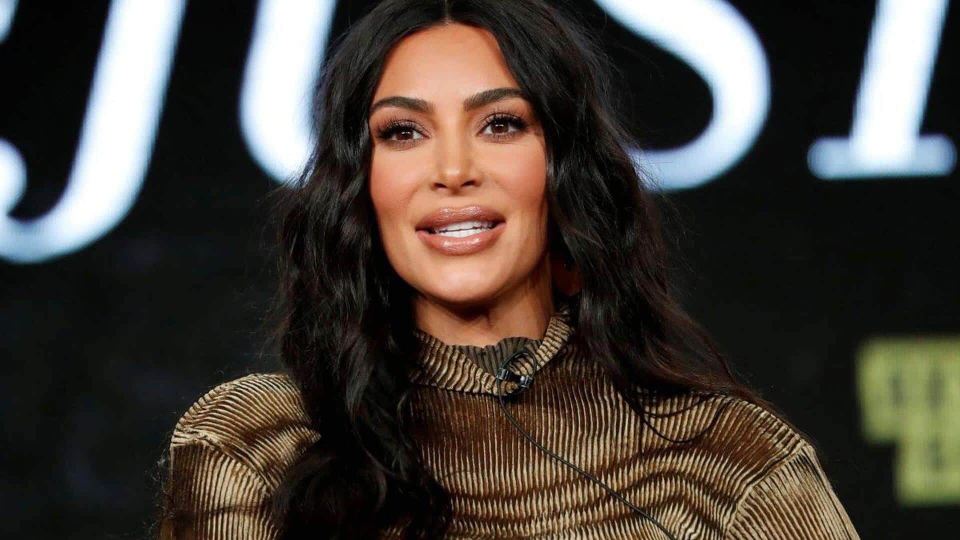 Kim Kardashian memberikan sedikit bocoran tentang rumah mewahnya yang bernilai $60 juta Kim Kardashian memberikan sedikit bocoran tentang rumah mewahnya yang bernilai $60 juta