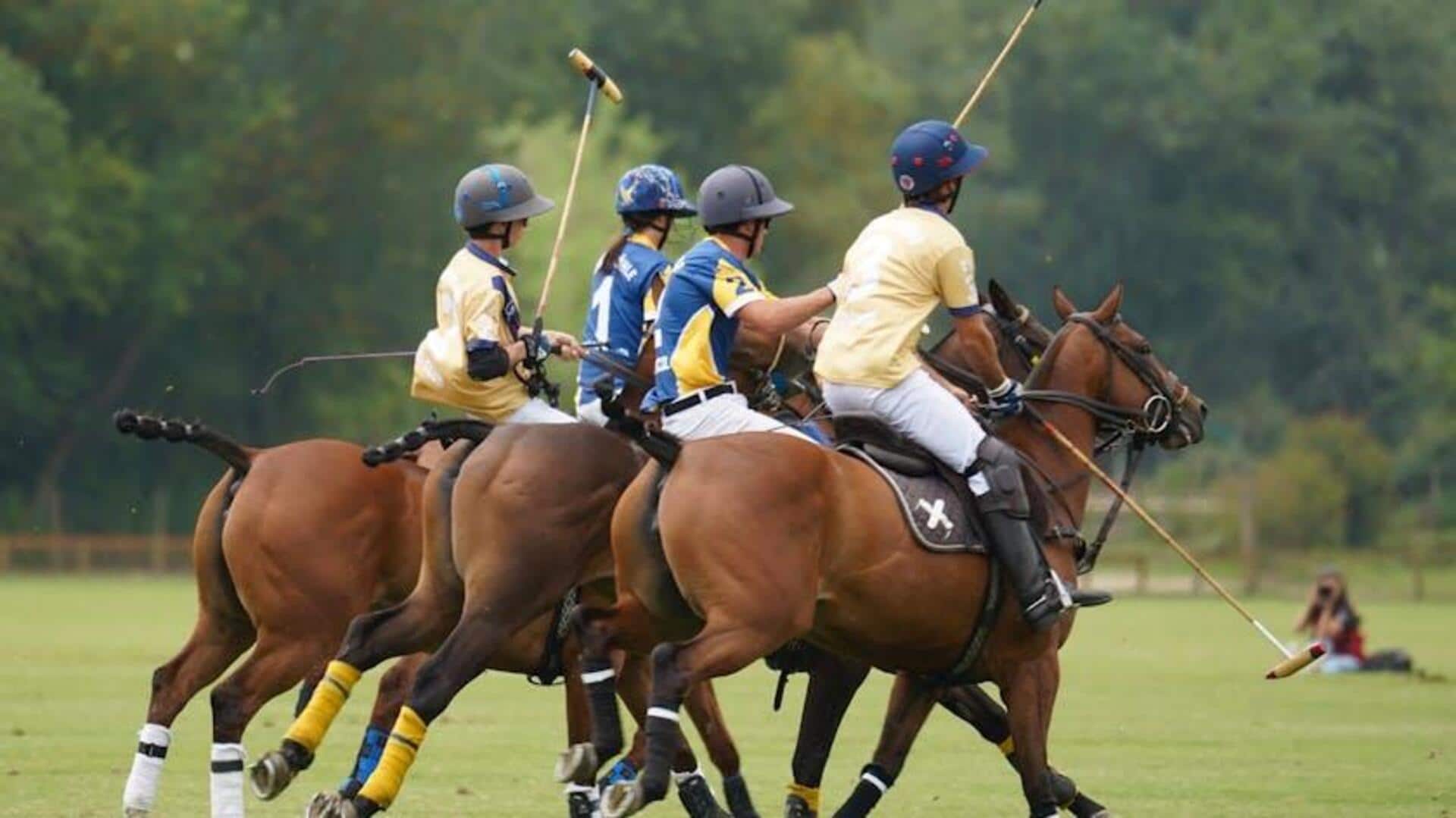 Mengapa helm pemain polo dirancang unik?