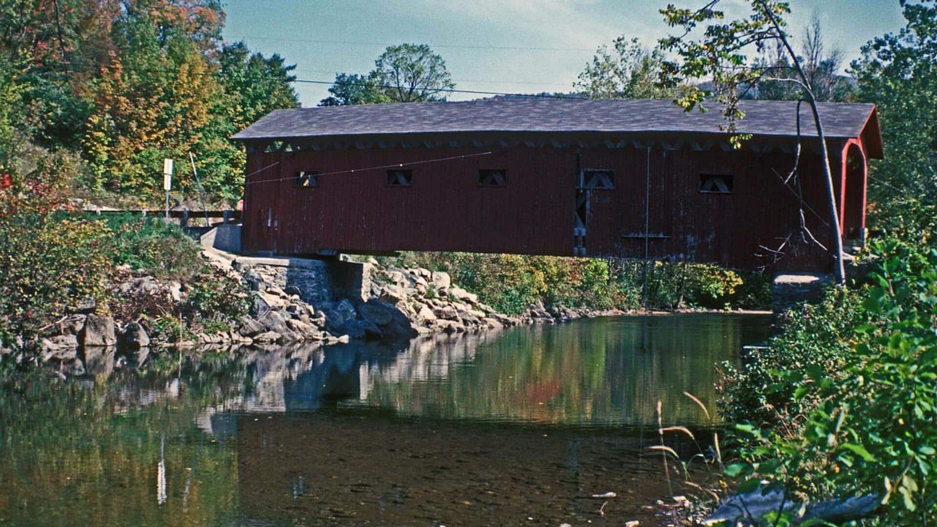 Indahnya Jembatan Beratap di Vermont, AS