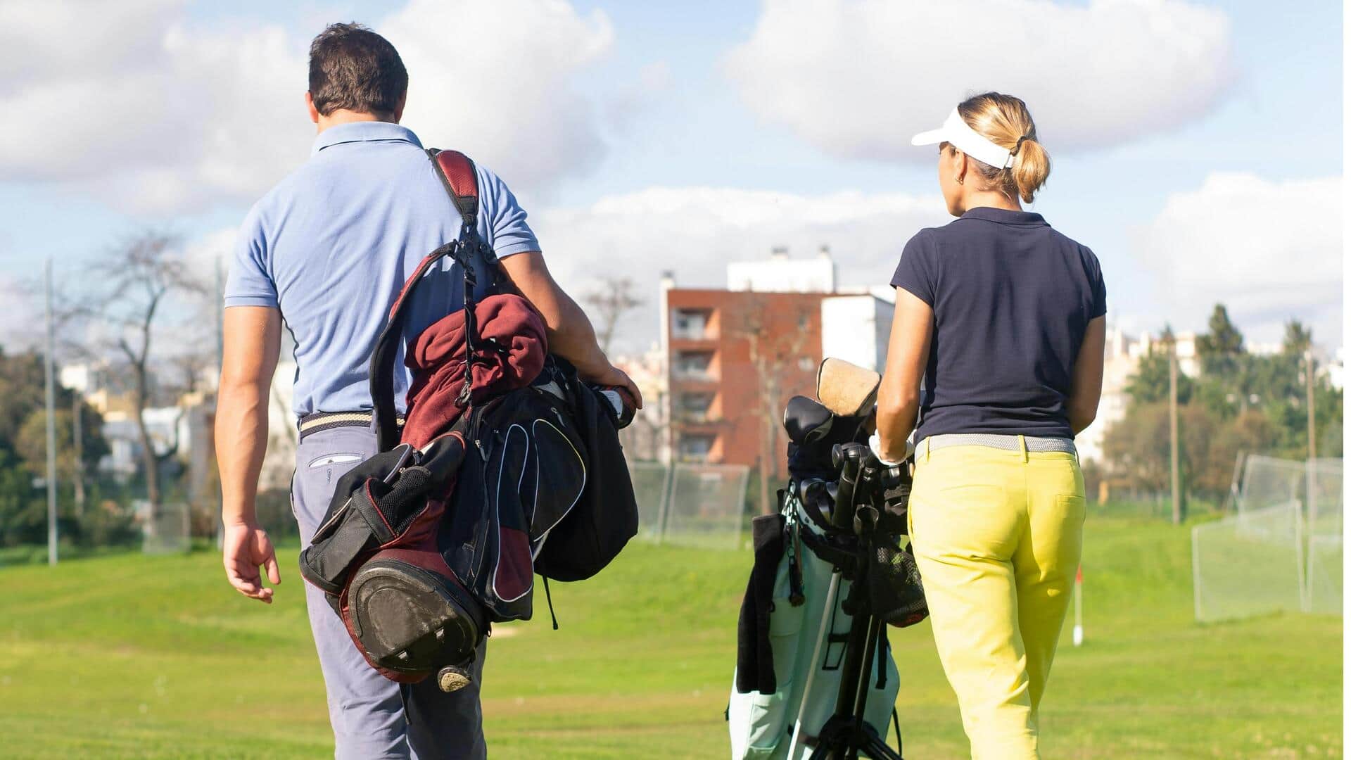 Cara caddy golf membaca green tanpa alat optik