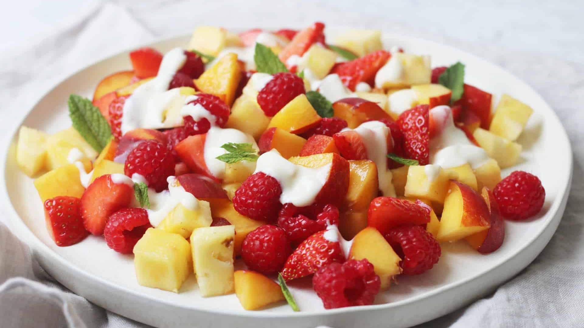Tips untuk Menyajikan Salad Buah Indonesia yang Lezat dan Bergizi