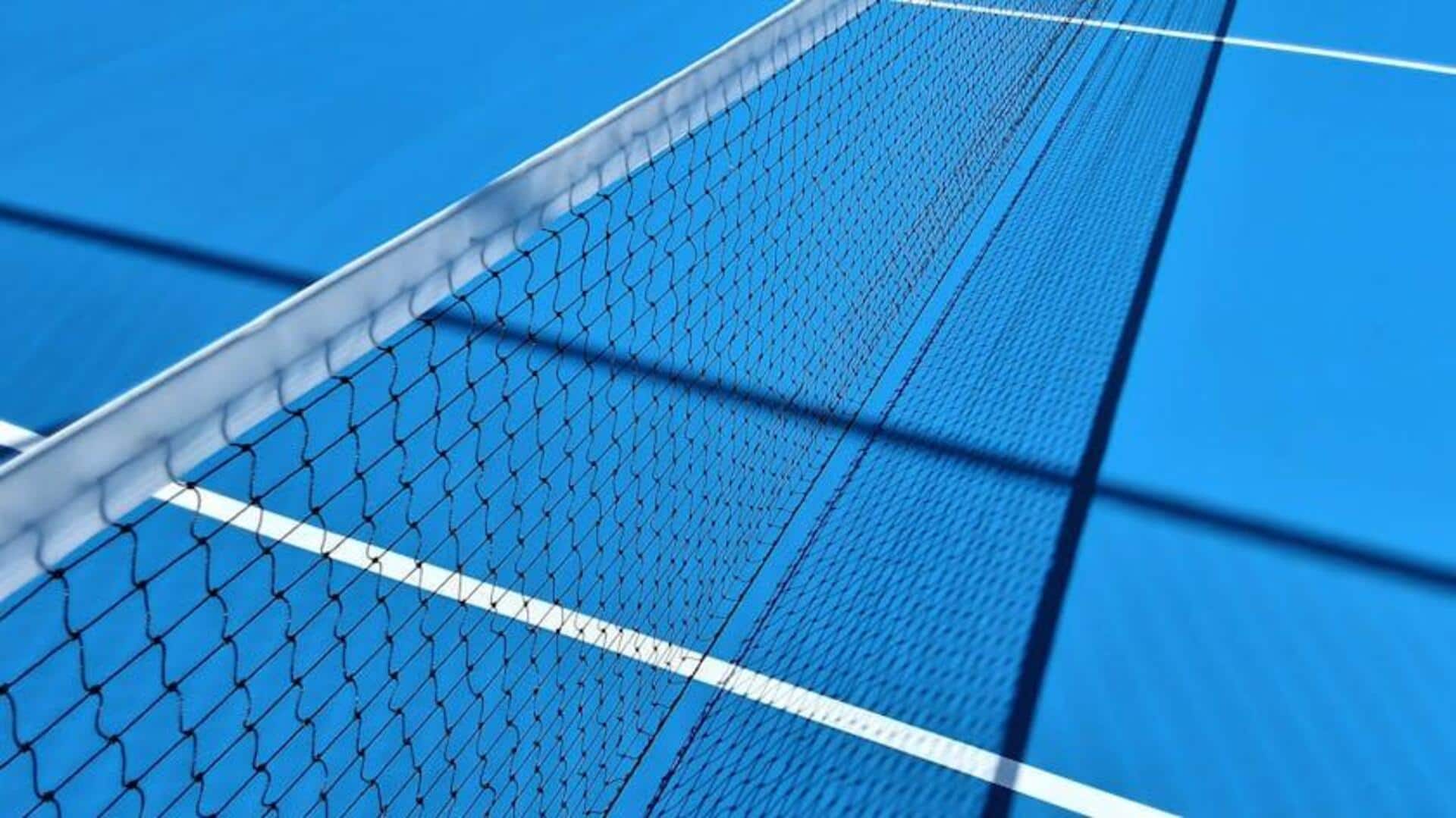 Mengapa jaring tenis selalu lebih rendah di tengah?