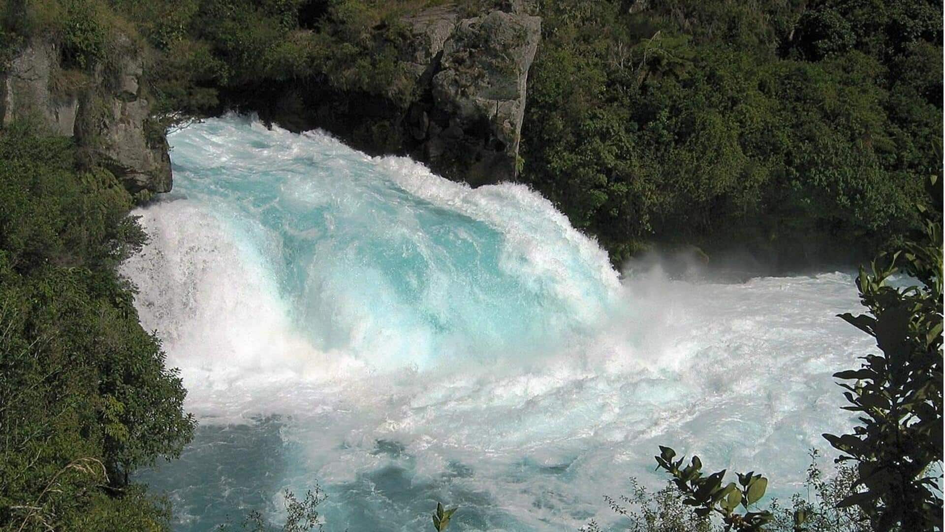 Menemukan Air Terjun Indah di Selandia Baru