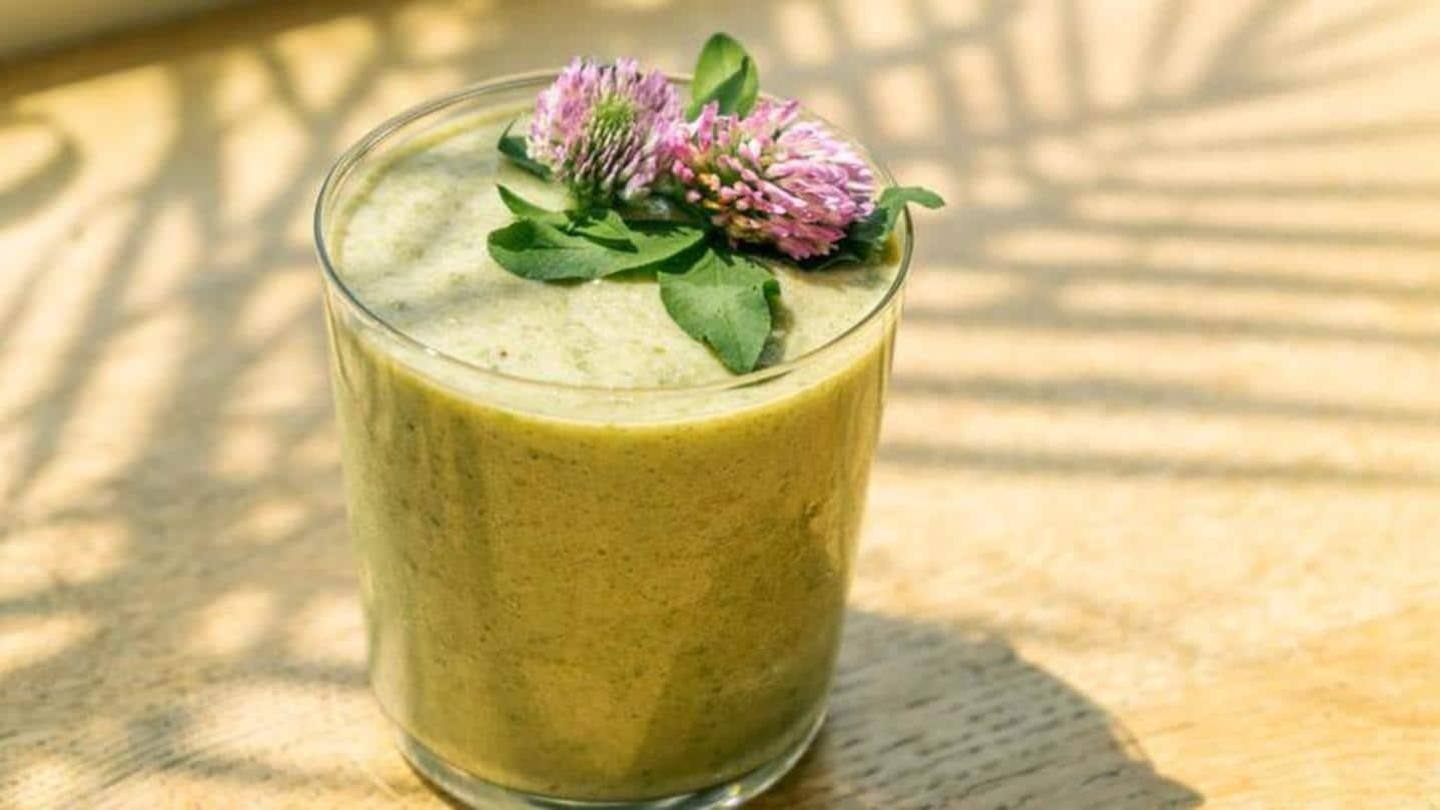 Smoothie pisang dan bayam Smoothie pisang dan bayam
