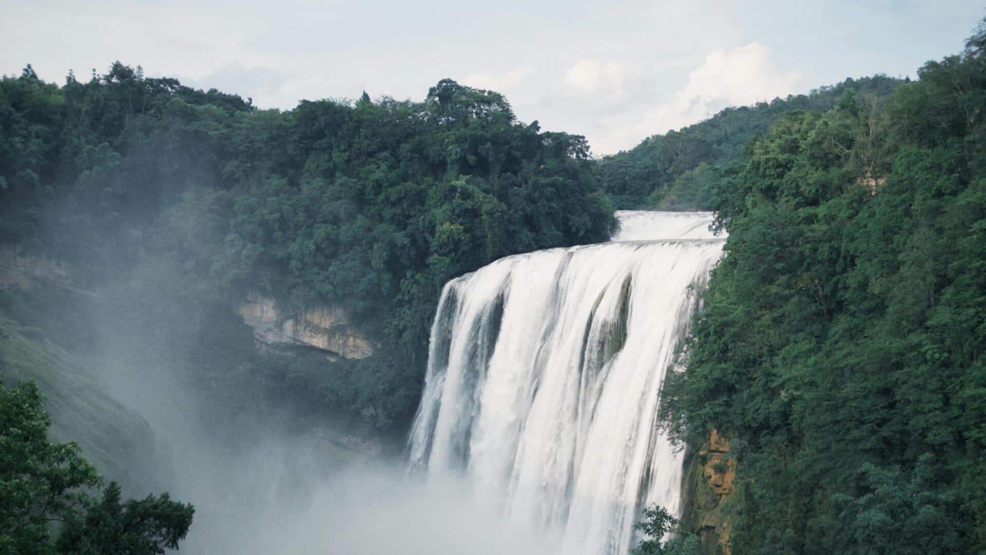 Menjelajahi Desa Air Tersembunyi di Guizhou, Cina