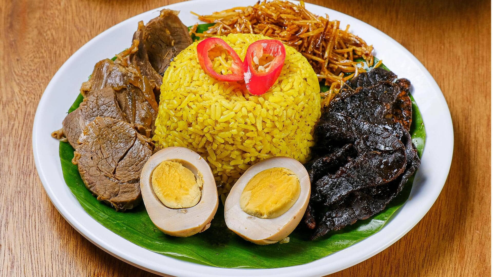 Alternatif Nasi Tumpeng Vegan yang Lebih Sehat