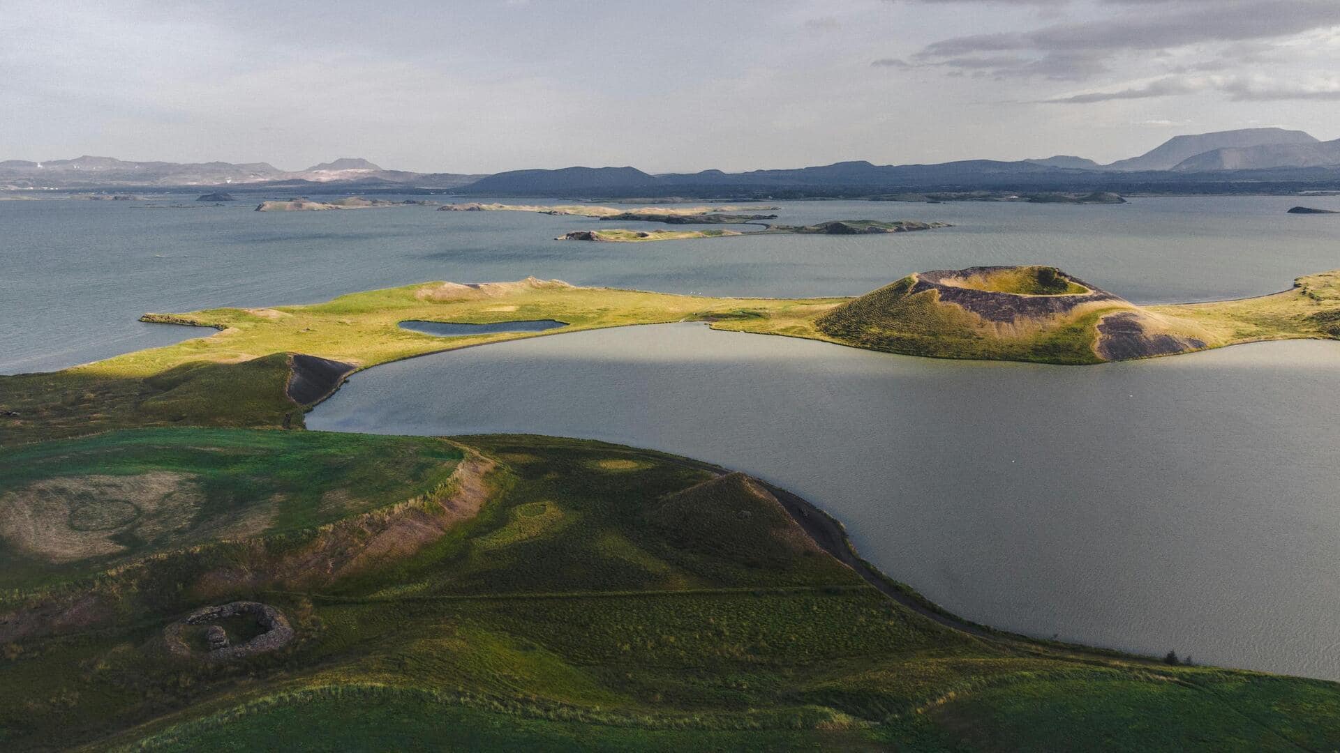 Menikmati Keindahan Myvatn Nature Baths, Islandia