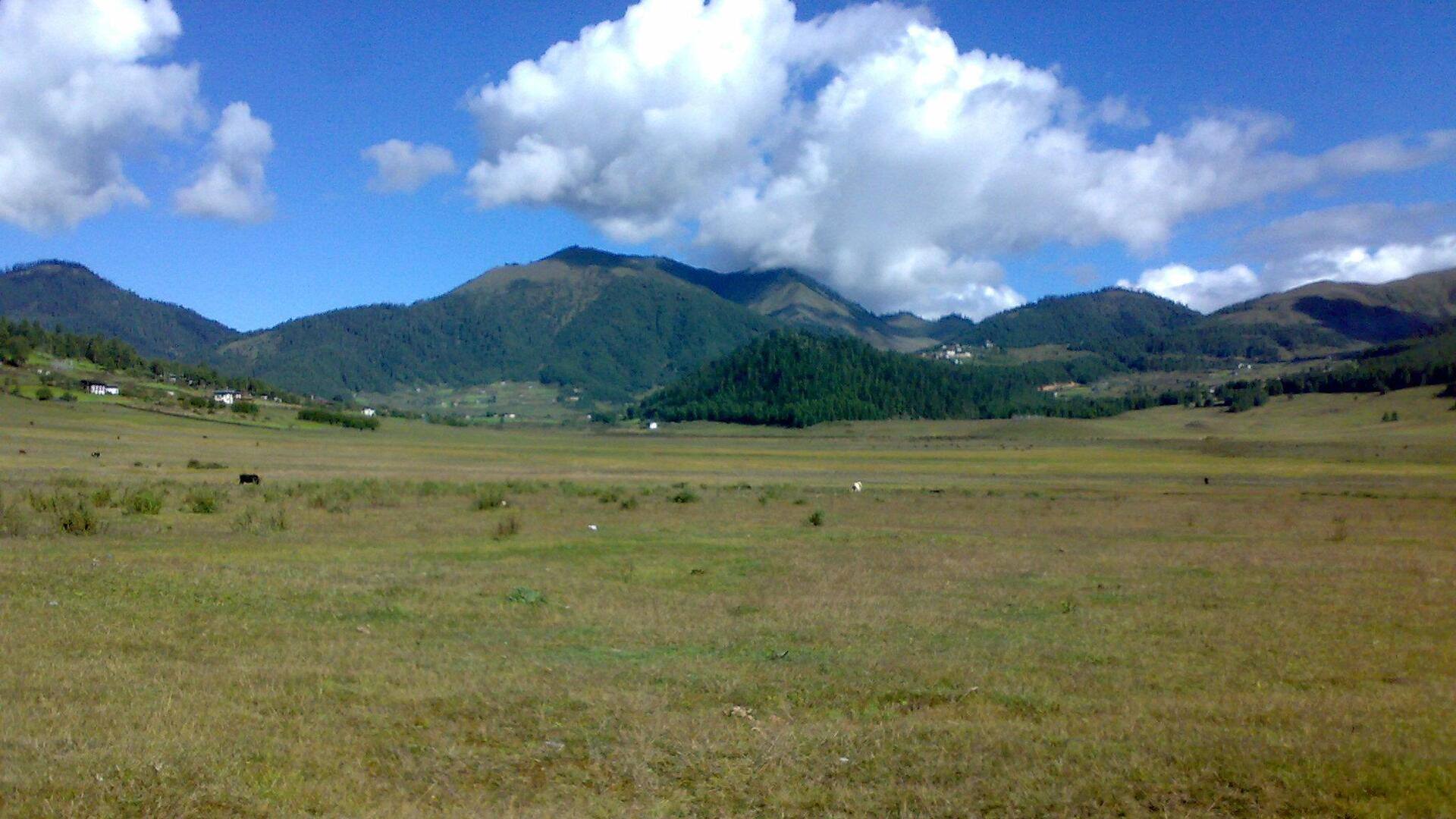 Keindahan Tenang Lembah Phobjikha di Bhutan Keindahan Tenang Lembah Phobjikha di Bhutan