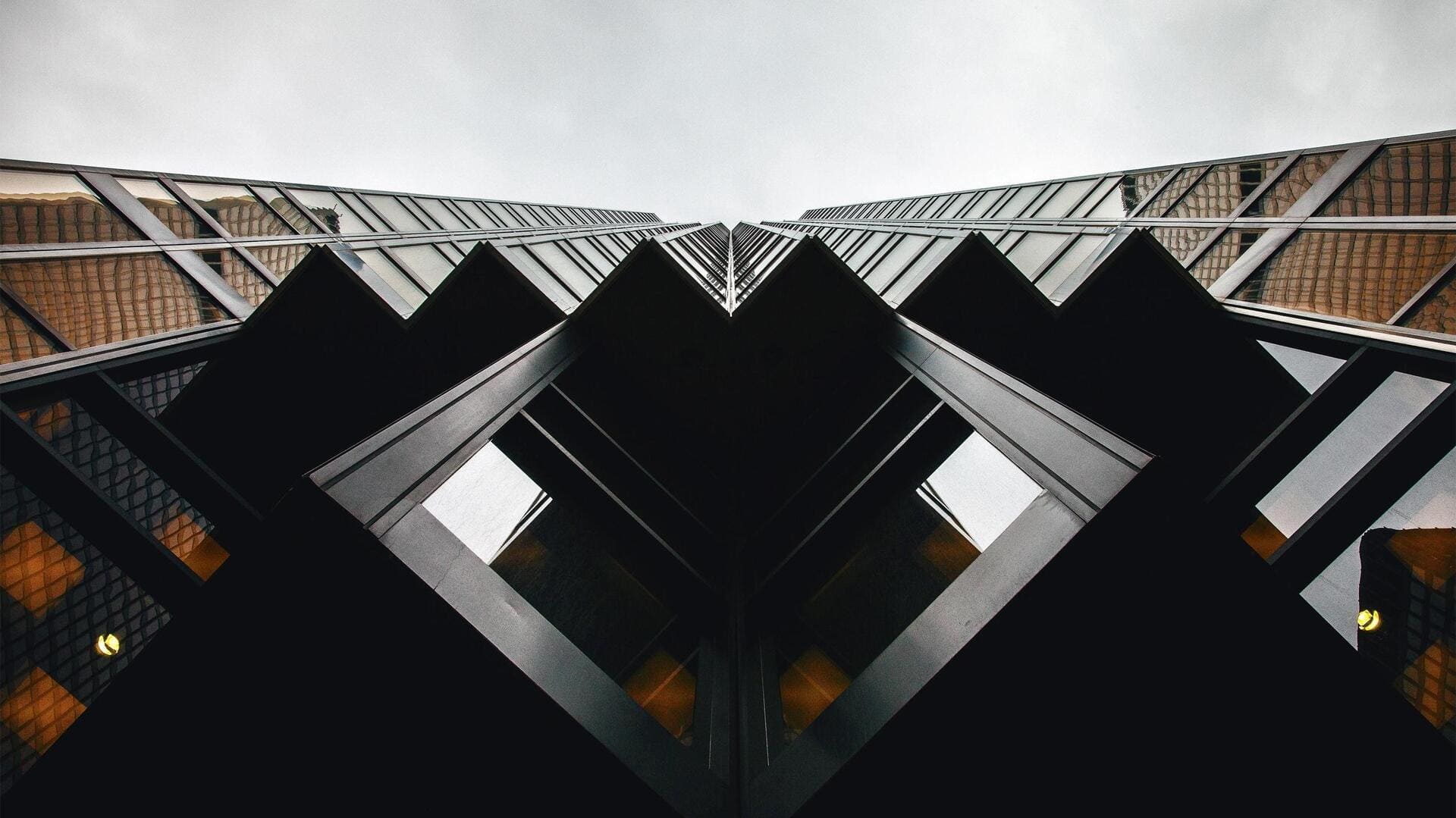 Fotografi Arsitektur: Menangkap Simetri dan Keseimbangan yang Sempurna