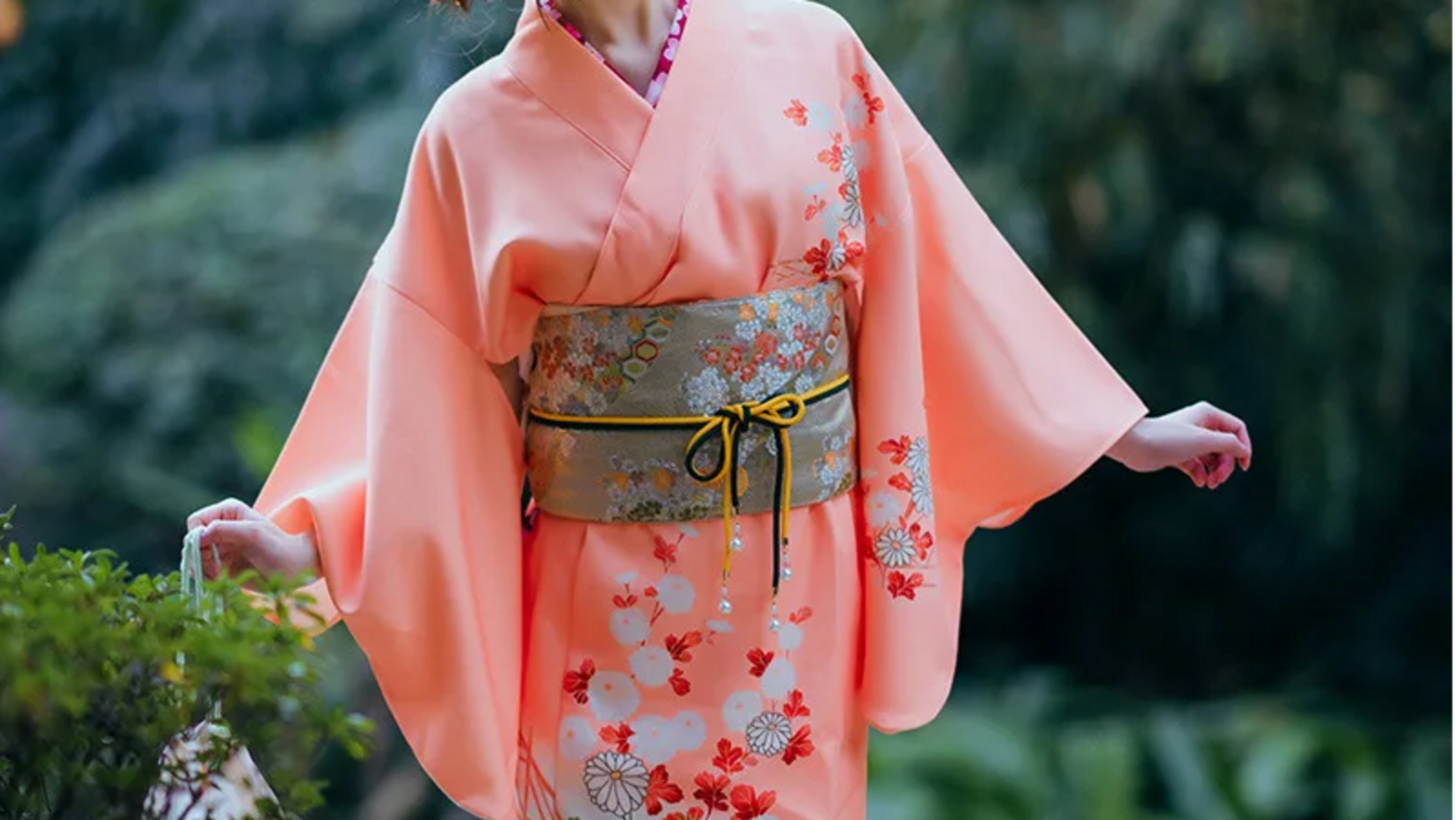 Menghidupkan kembali gaya kimono: Lima elemen modern yang menawan