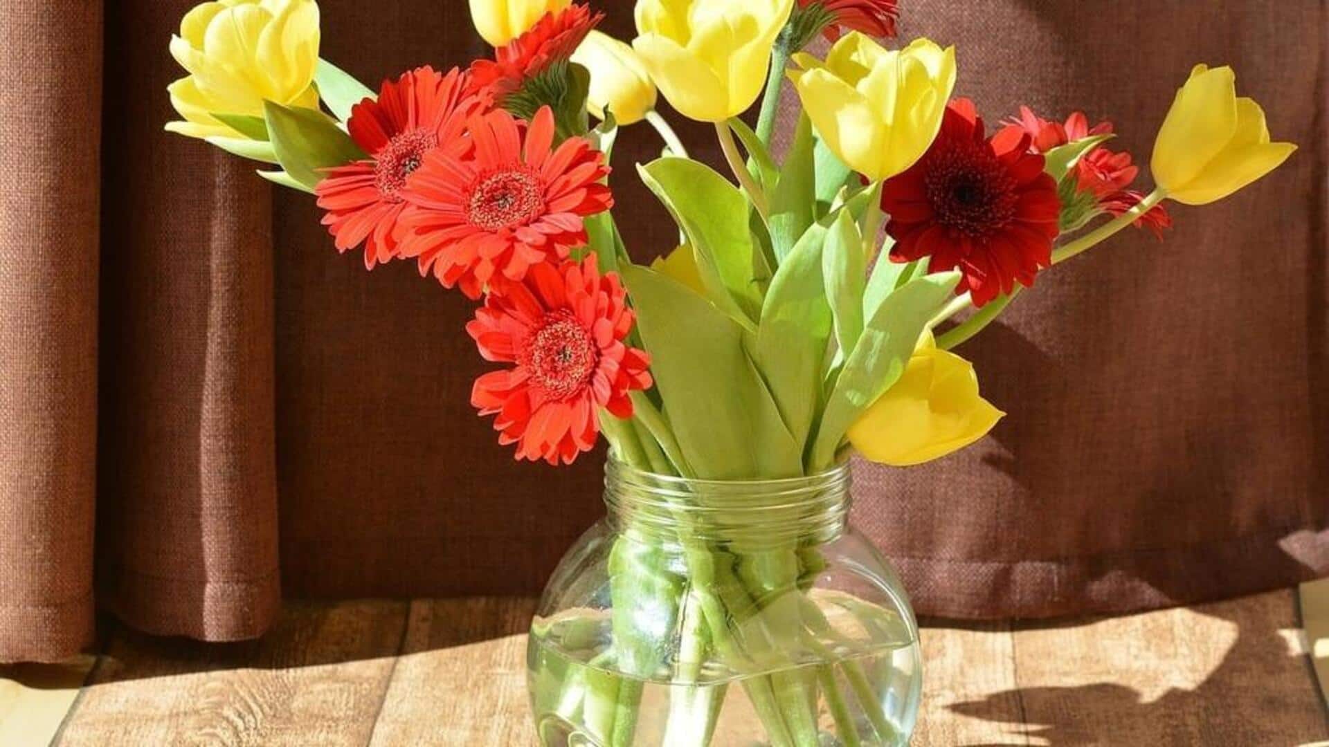 Menghidupkan kembali bunga layu dengan barang rumah tangga