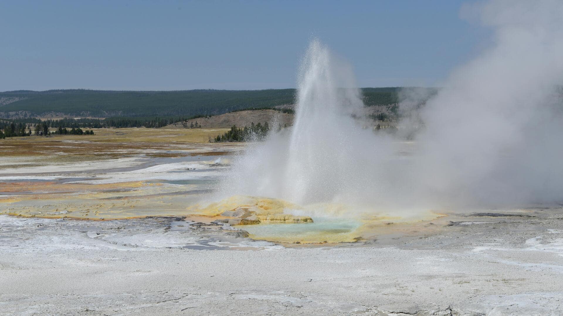 Sumber Energi Panas Bumi Tak Terduga di Dunia