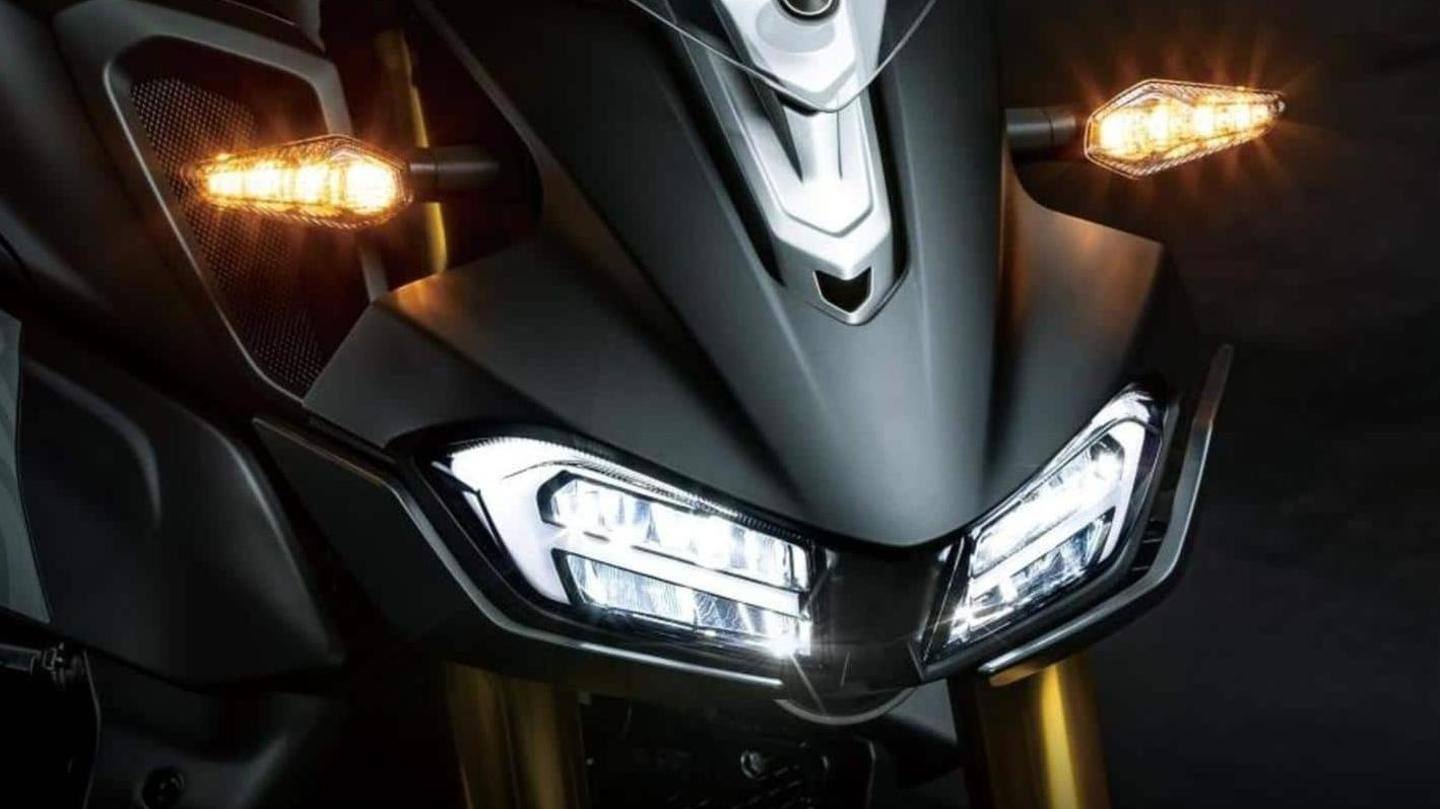 Motor memiliki visor dan dua knalpot Motor memiliki visor dan dua knalpot