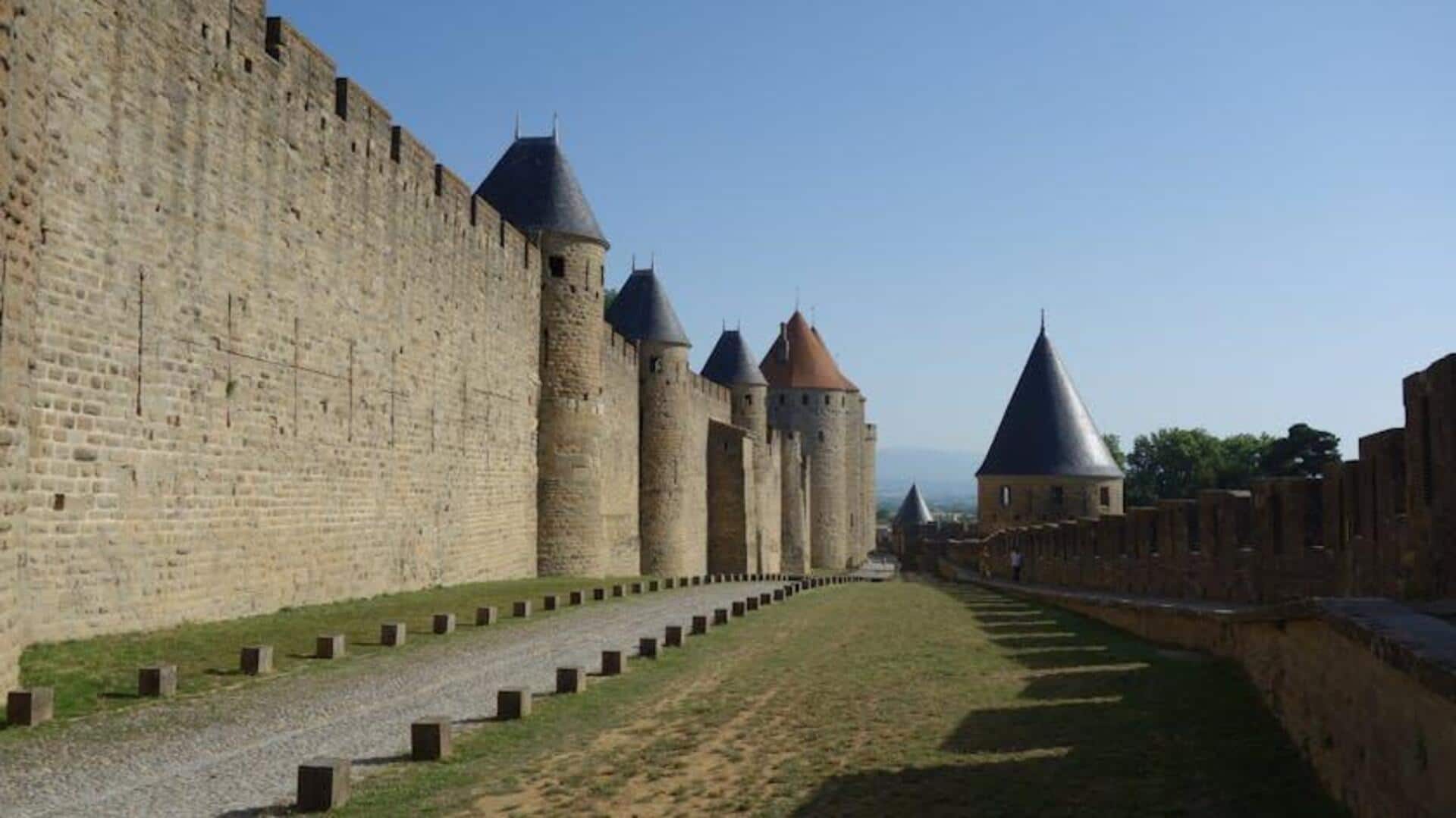 Menjelajahi Benteng Abad Pertengahan Carcassonne Menjelajahi Benteng Abad Pertengahan Carcassonne