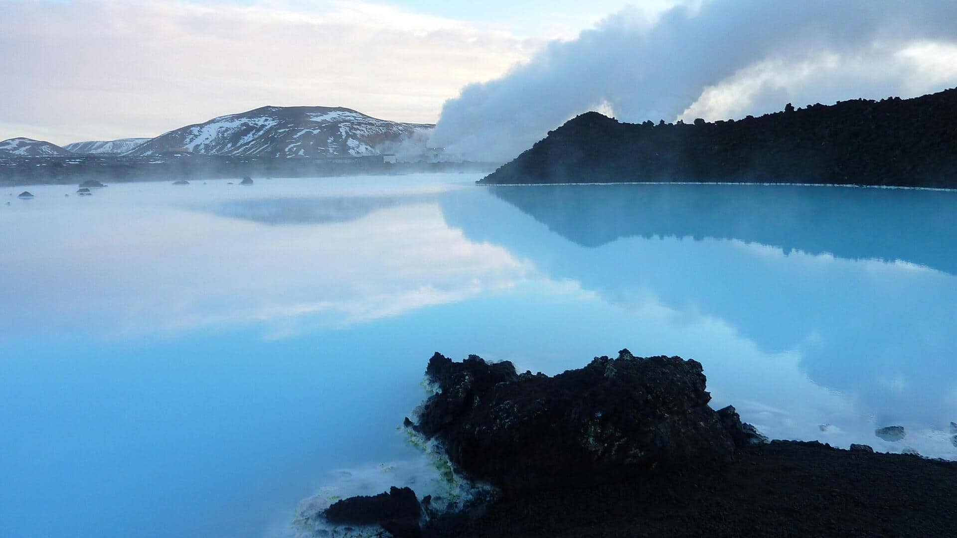Menjelajahi Kolam Geotermal di Reykjavik untuk Pengalaman Unik