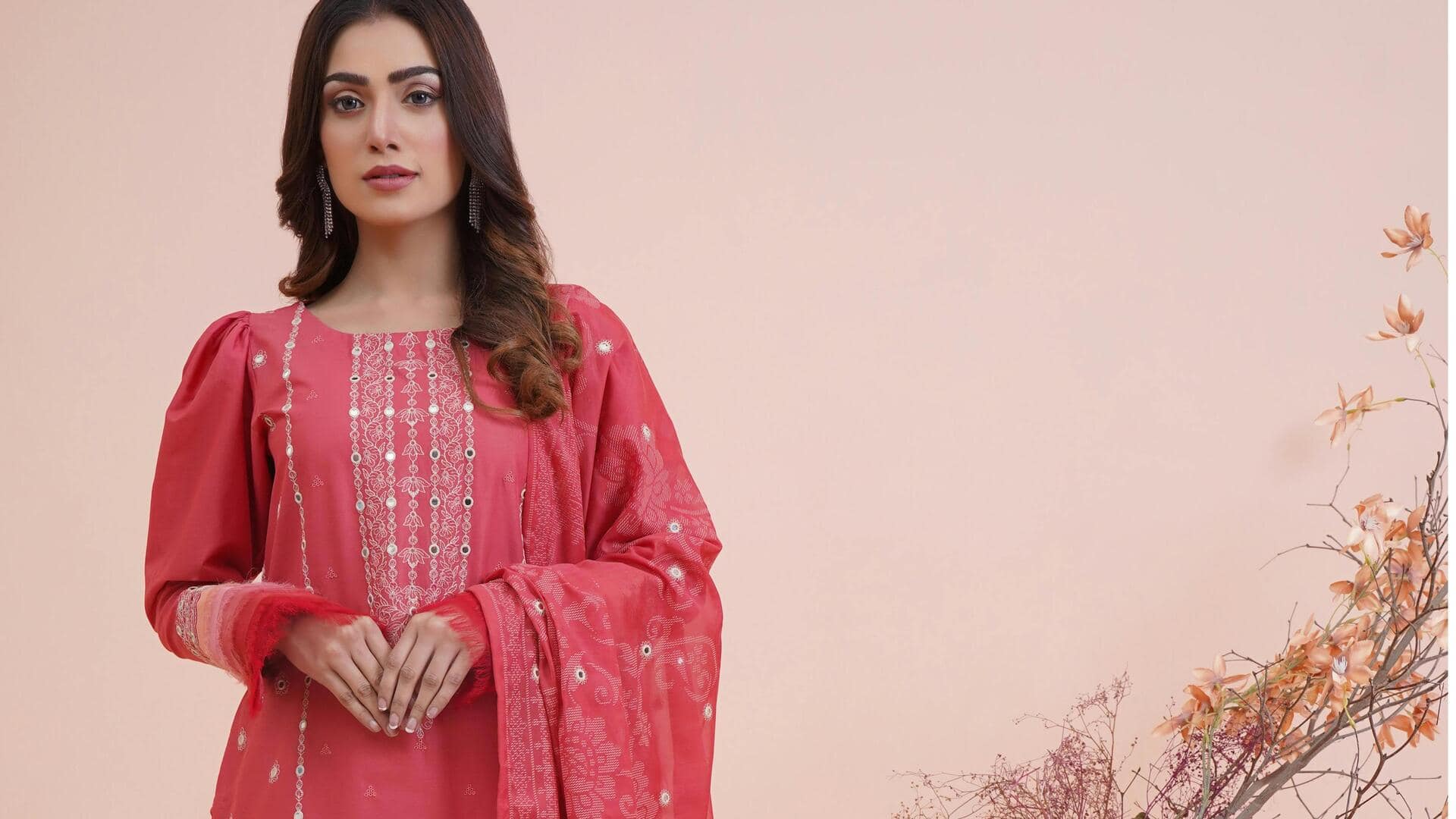 Pola tekstil yang memukau untuk busana etnik India