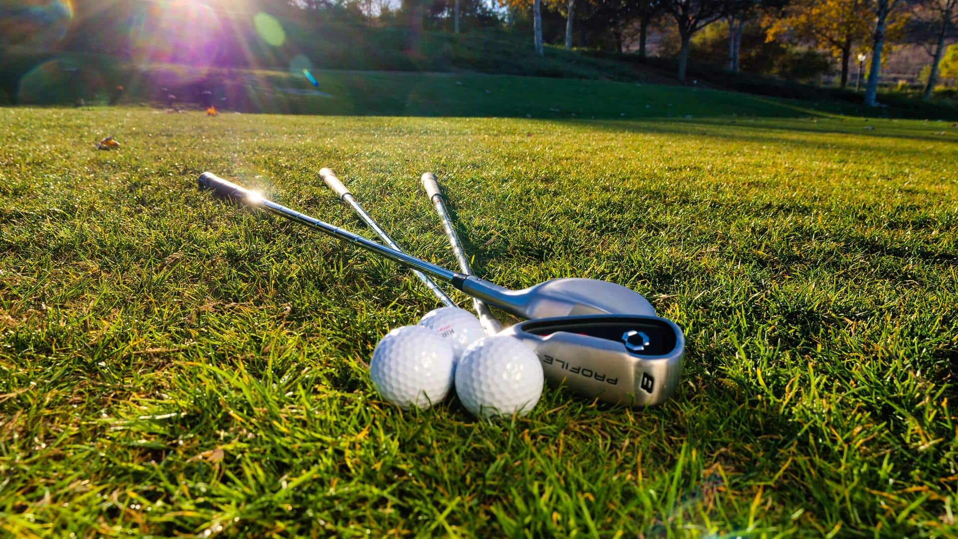 Mengapa golf tidak memiliki lapangan tetap?
