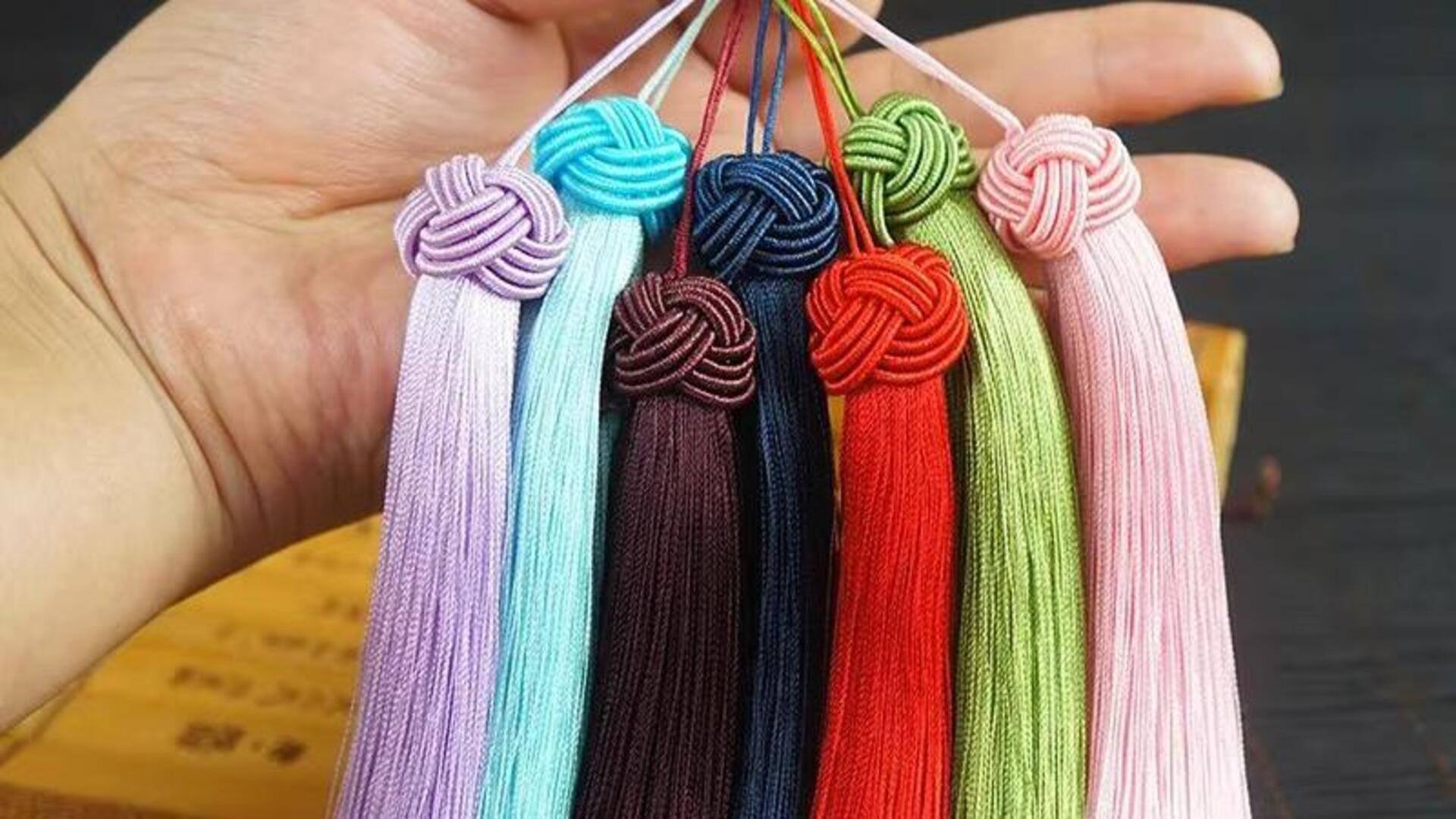 Ubah hiasan jumbai sutra dengan teknik abadi