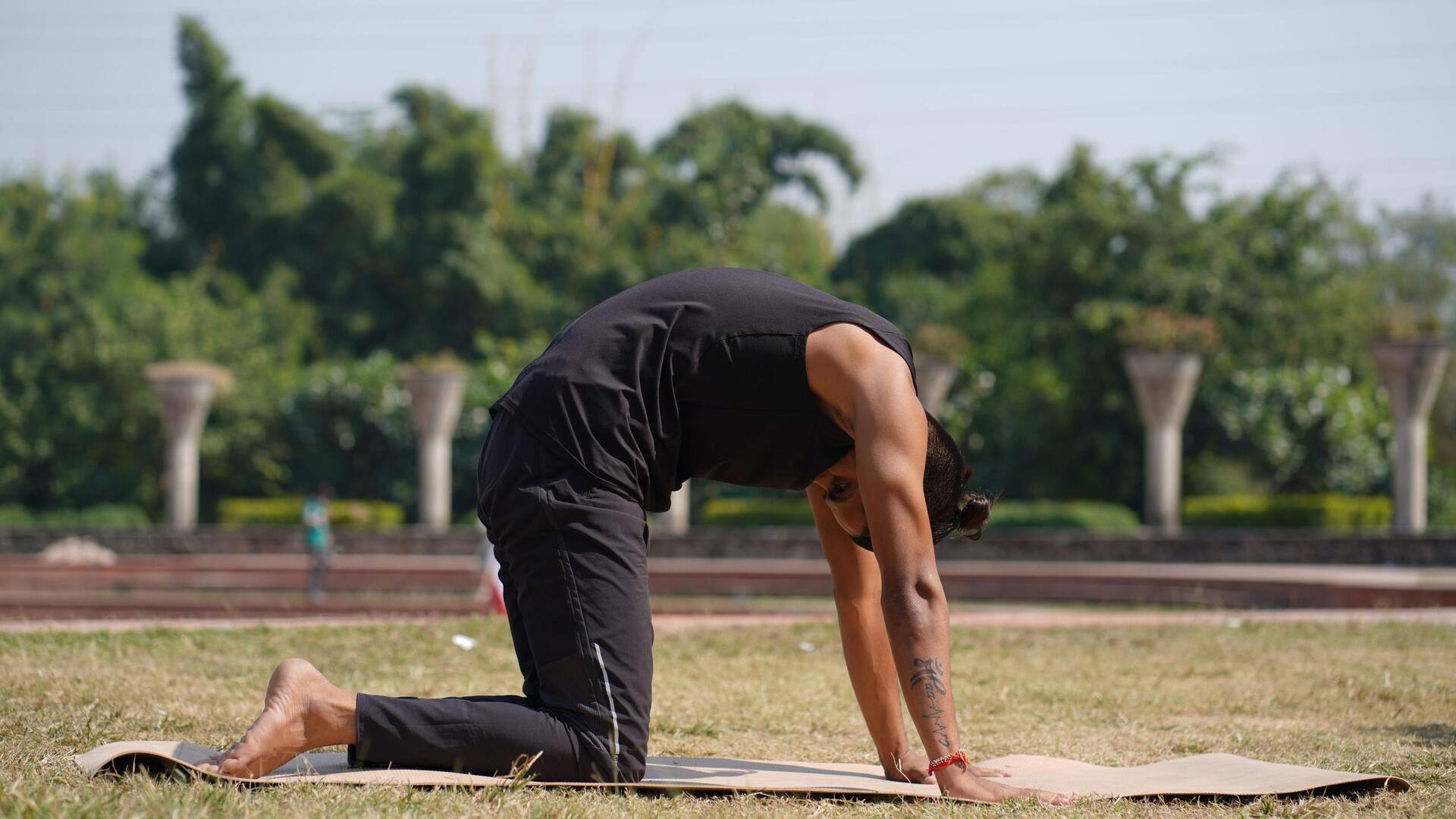 5 cara meningkatkan postur dengan yoga sederhana