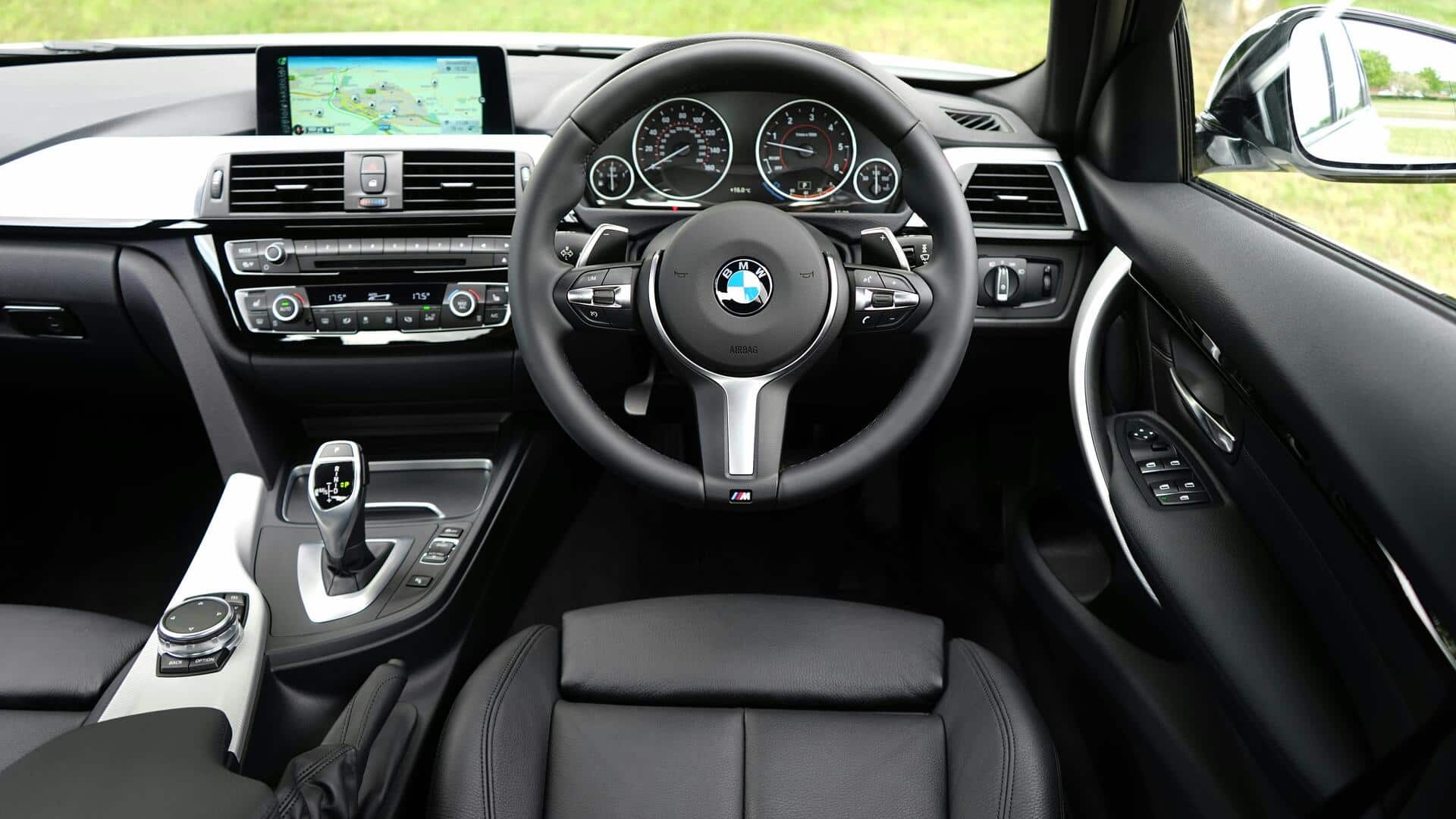 Cara Unik Membersihkan Interior Mobil Anda Cara Unik Membersihkan Interior Mobil Anda