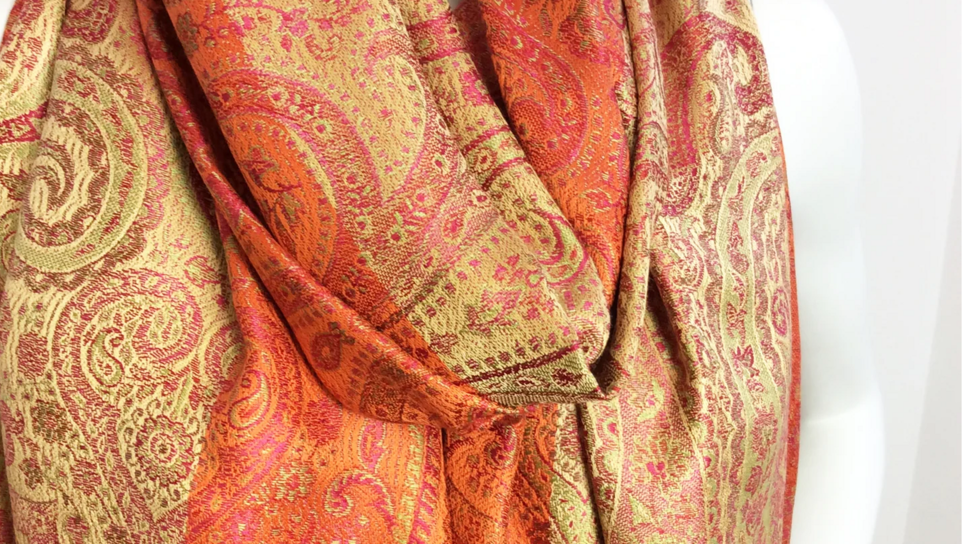 Syal India terbaik untuk musim gugur