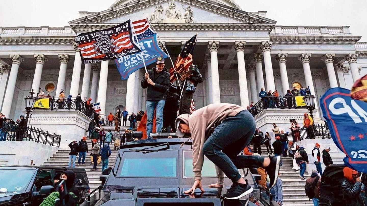 Facebook dan Twitter blokir akun Trump usai peristiwa Capitol Hill Facebook dan Twitter blokir akun Trump usai peristiwa Capitol Hill