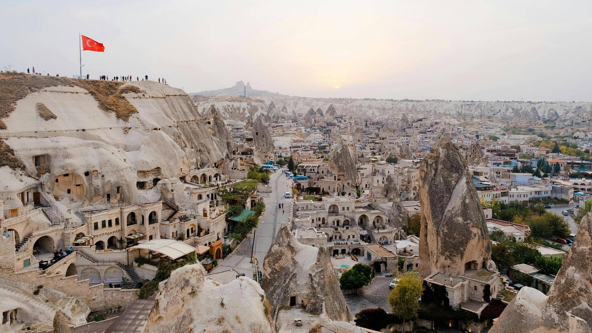 Menikmati Keindahan Cappadocia: Rumah Gua Bersejarah dan Lanskap Unik