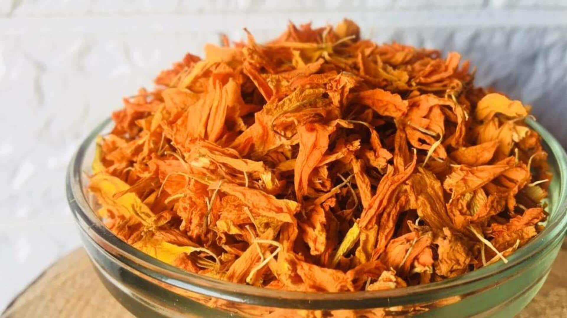 Mencerahkan Hidangan Penutup dengan Kelopak Bunga Marigold