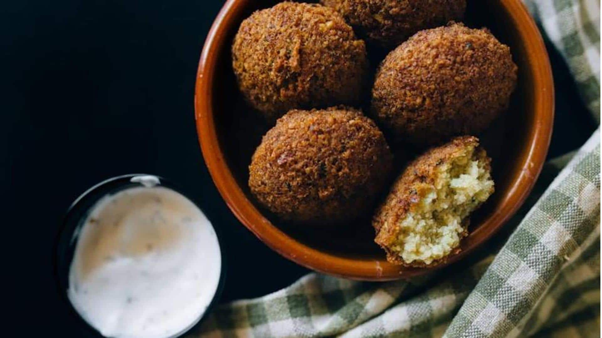 Masak falafel Mesir yang menggugah selera dalam 4 langkah sederhana