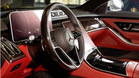 Desain Minimalis Abadi dalam Mobil Mewah