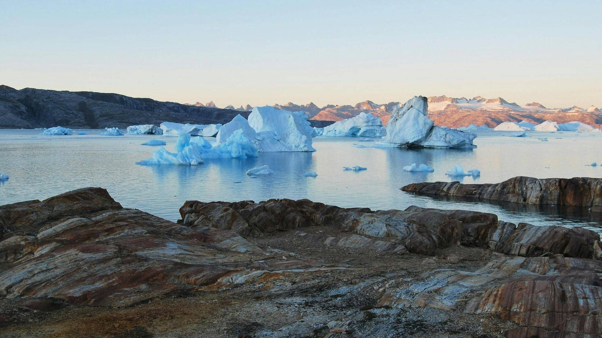 Menjelajahi Keindahan Fjord Es Scoresby Sund, Greenland