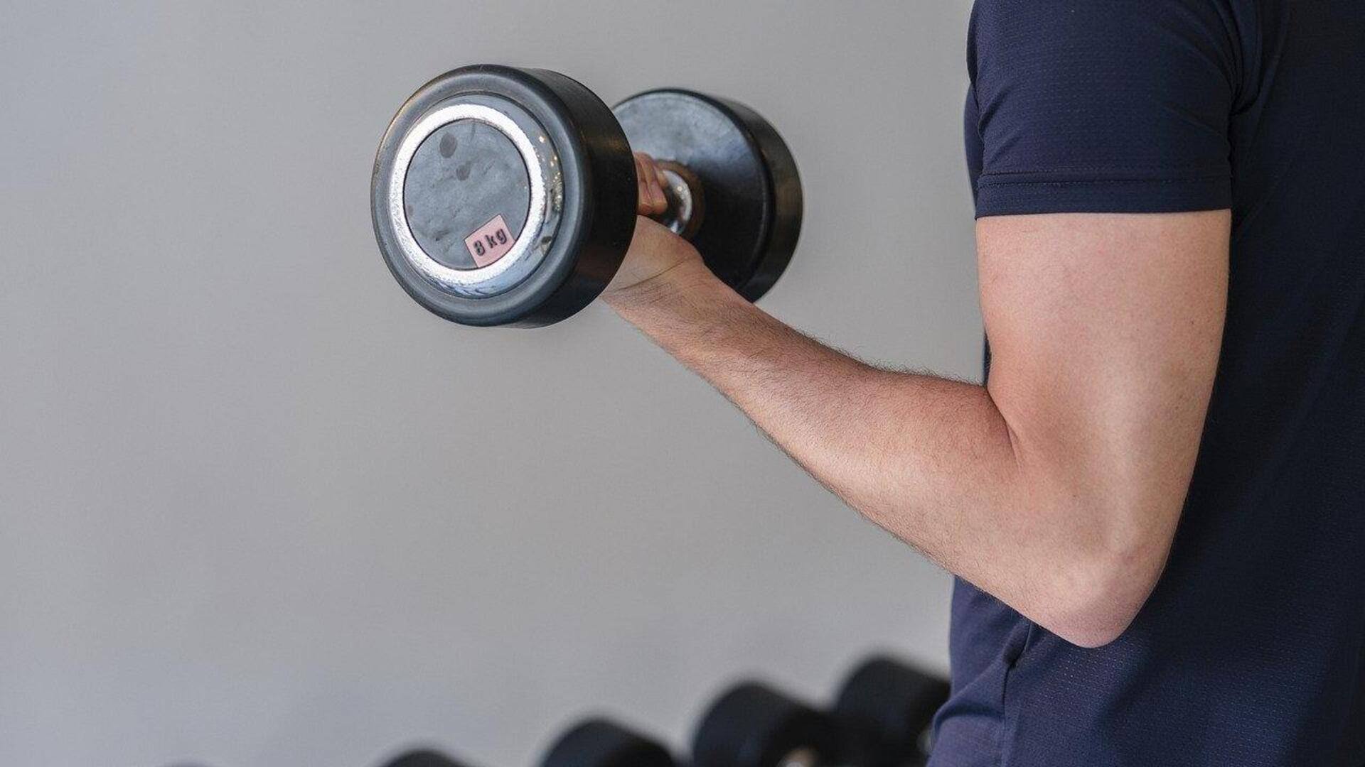 Menguatkan bahu dengan lateral raises