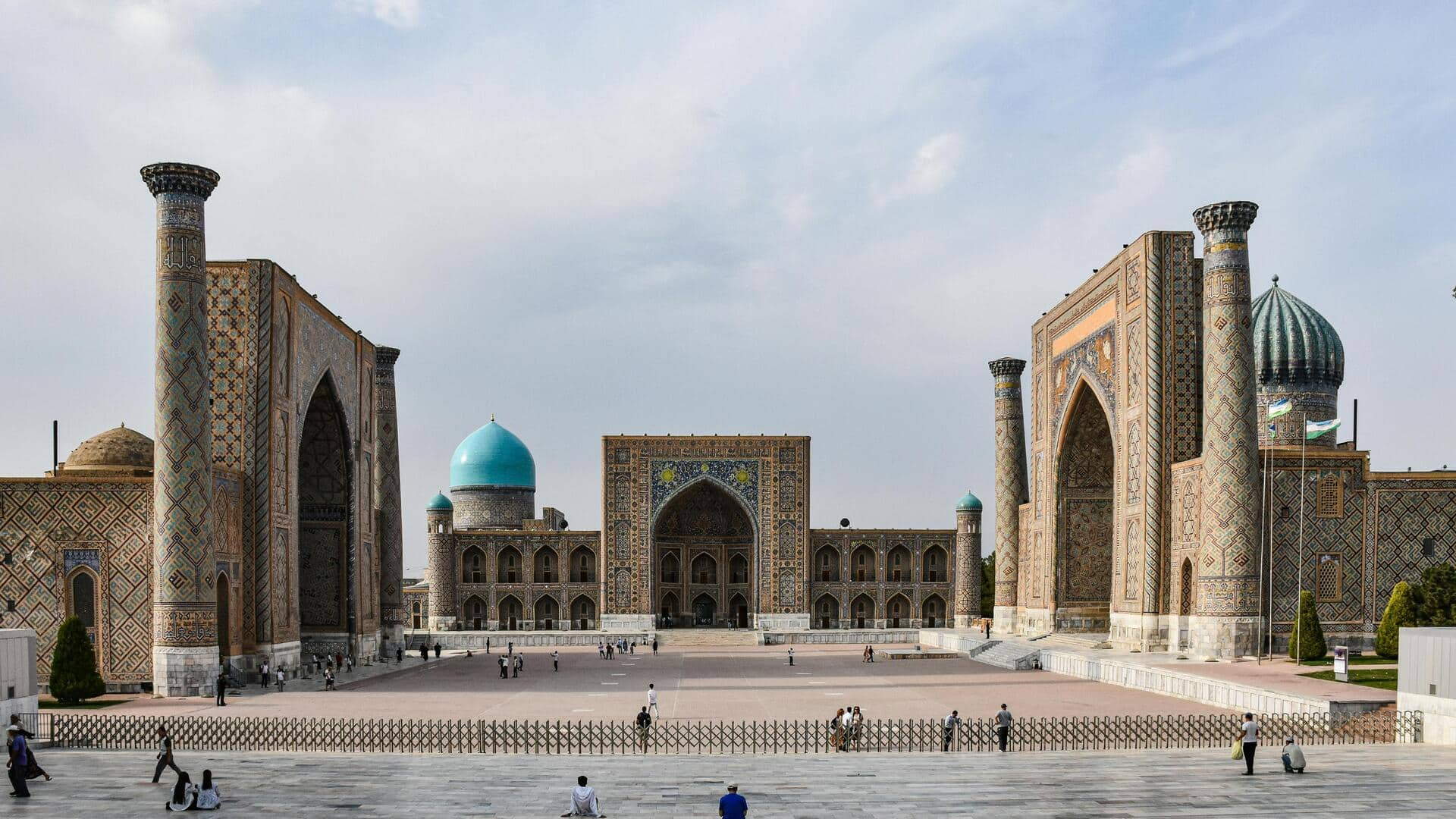 Menjelajahi Keindahan Registan Square di Samarkand, Uzbekistan