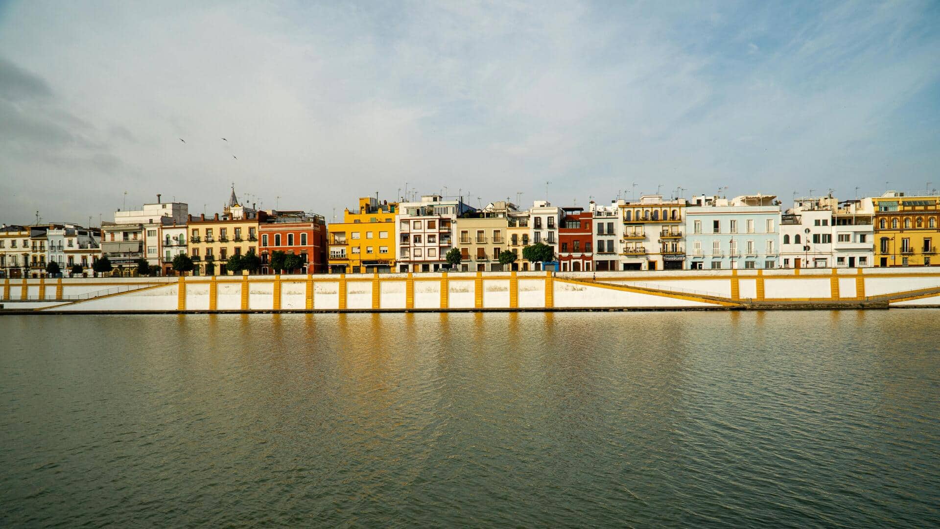 Lima Lingkungan Berwarna di Sevilla yang Wajib Anda Kunjungi