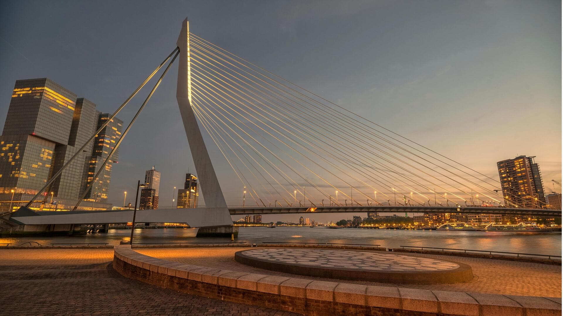 Lima Jembatan Ikonik untuk Dilalui dengan Berjalan Kaki di Rotterdam