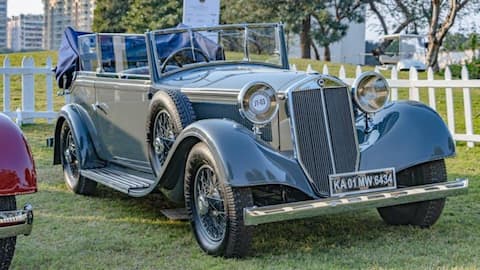 Restorasi Mobil Vintage: Lima Tantangan dan Solusi Unik