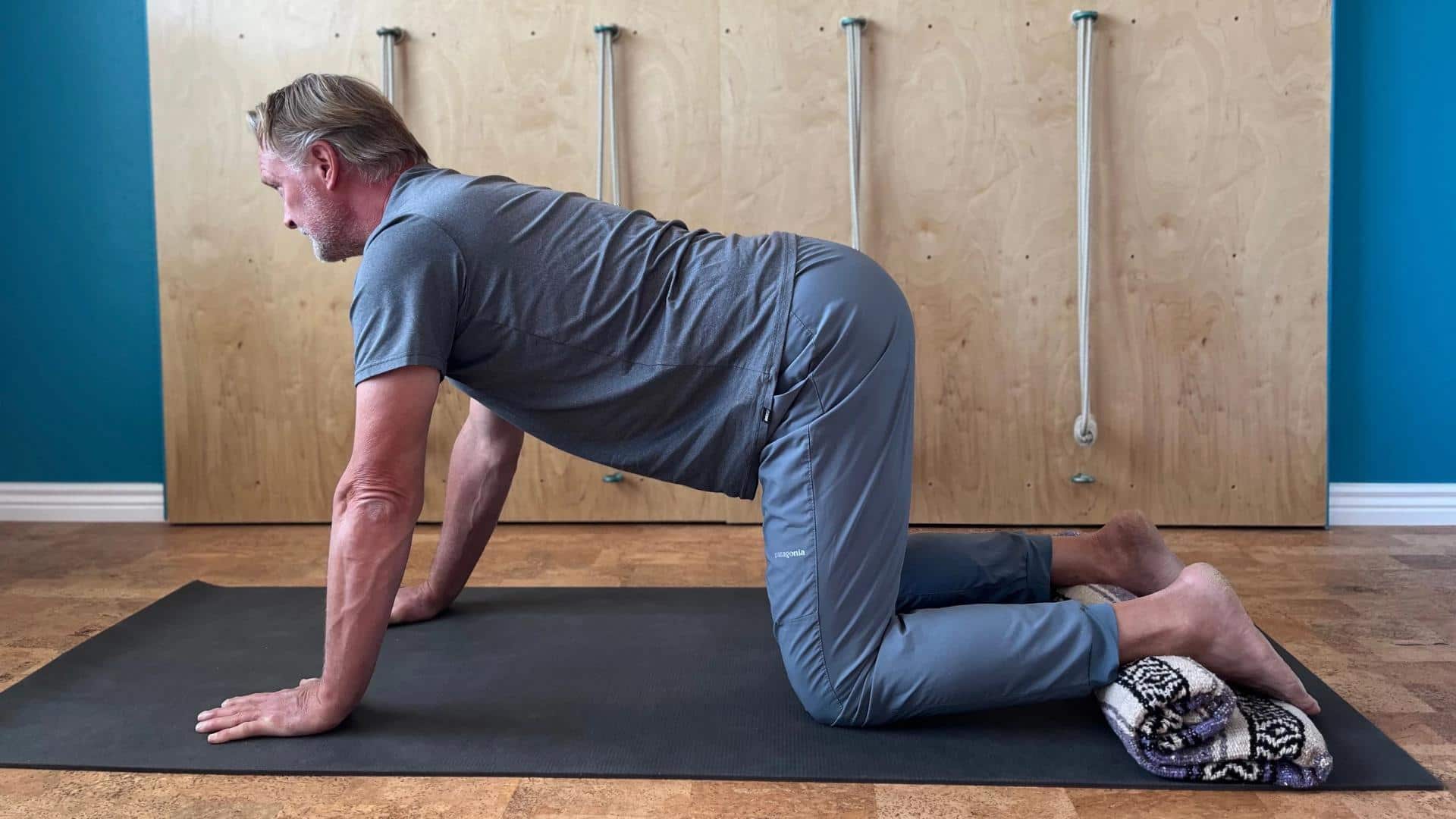 Pose Yoga untuk Fleksibilitas Para Pengemudi Truk Pose Yoga untuk Fleksibilitas Para Pengemudi Truk