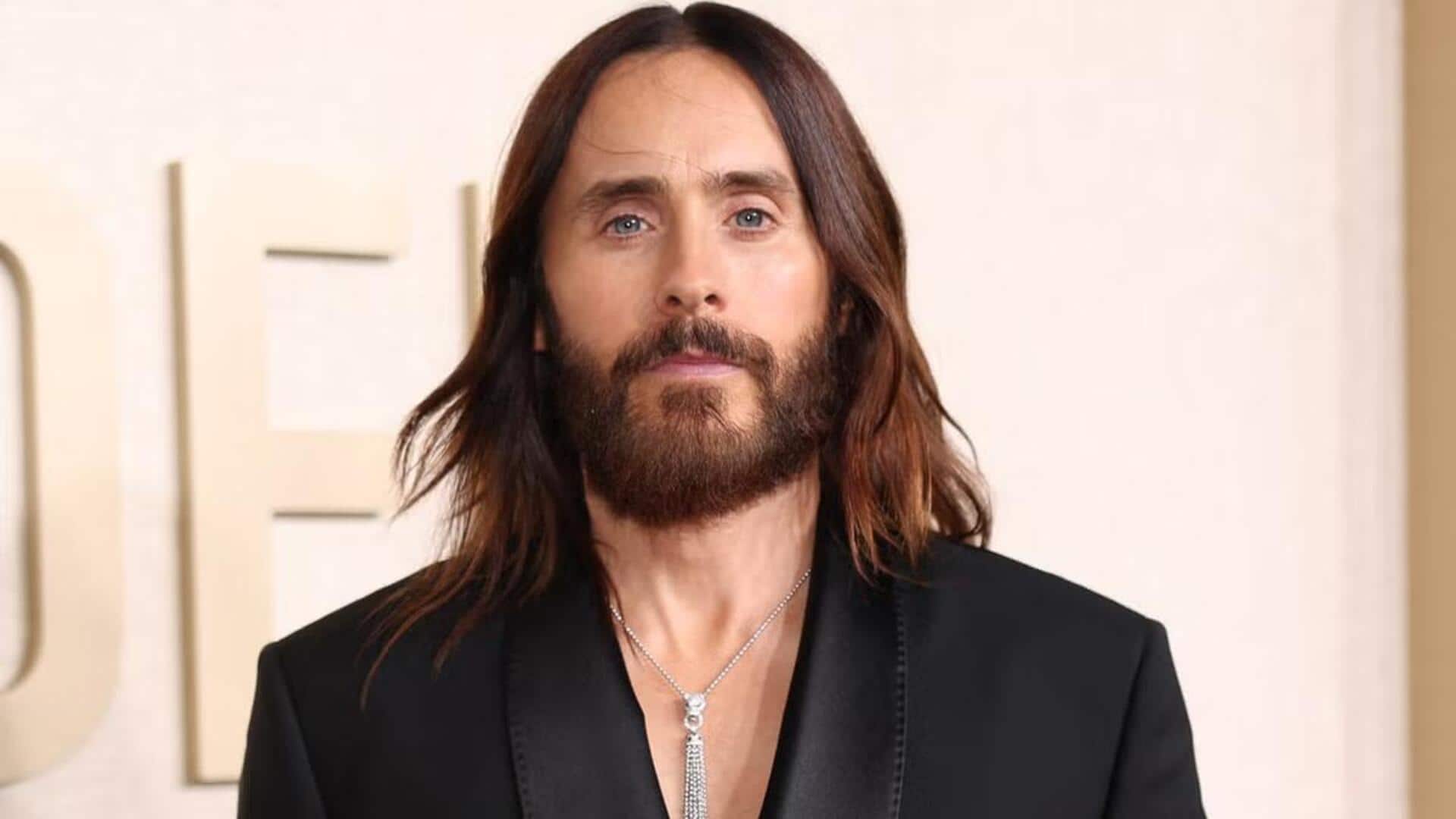 Bintang Hollywood terkenal menyanyikan lagu non-Hollywood