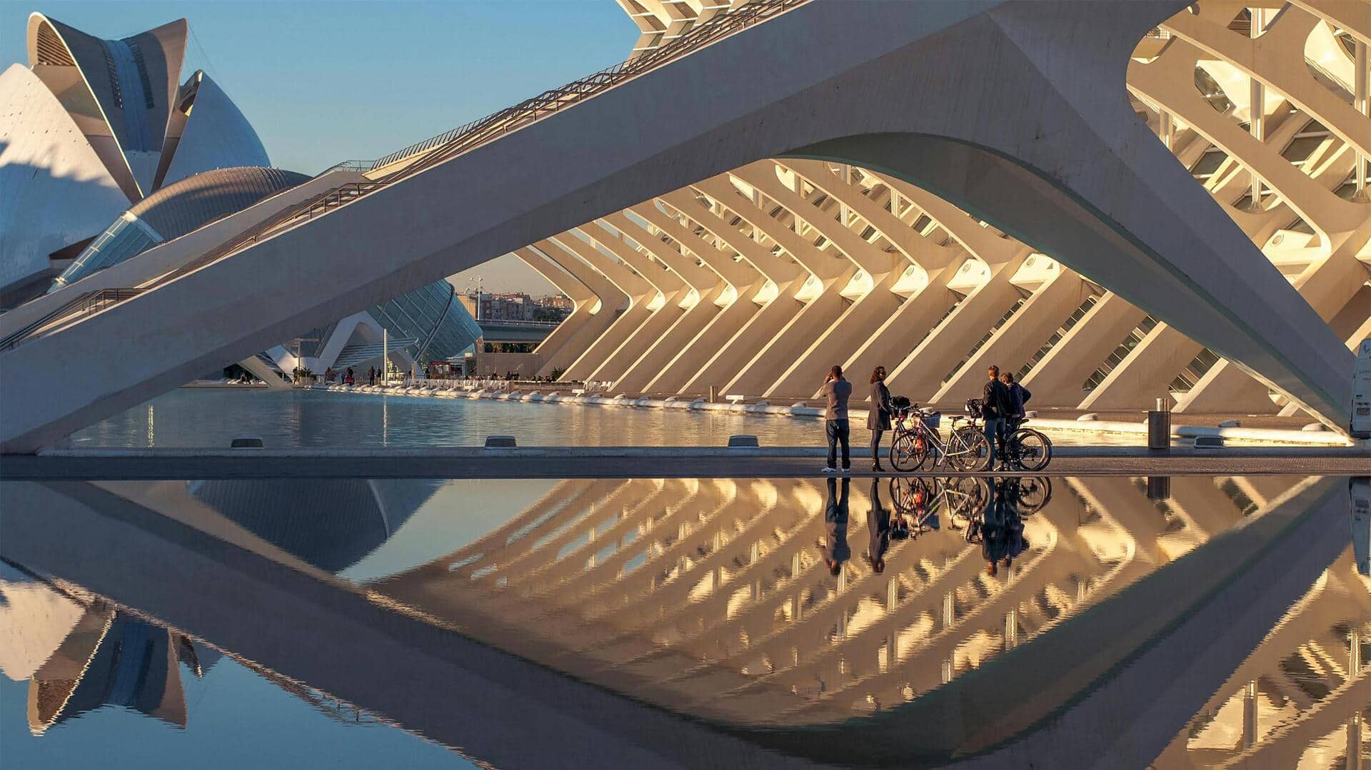 Memotret Pola Geometris di Lingkungan Perkotaan