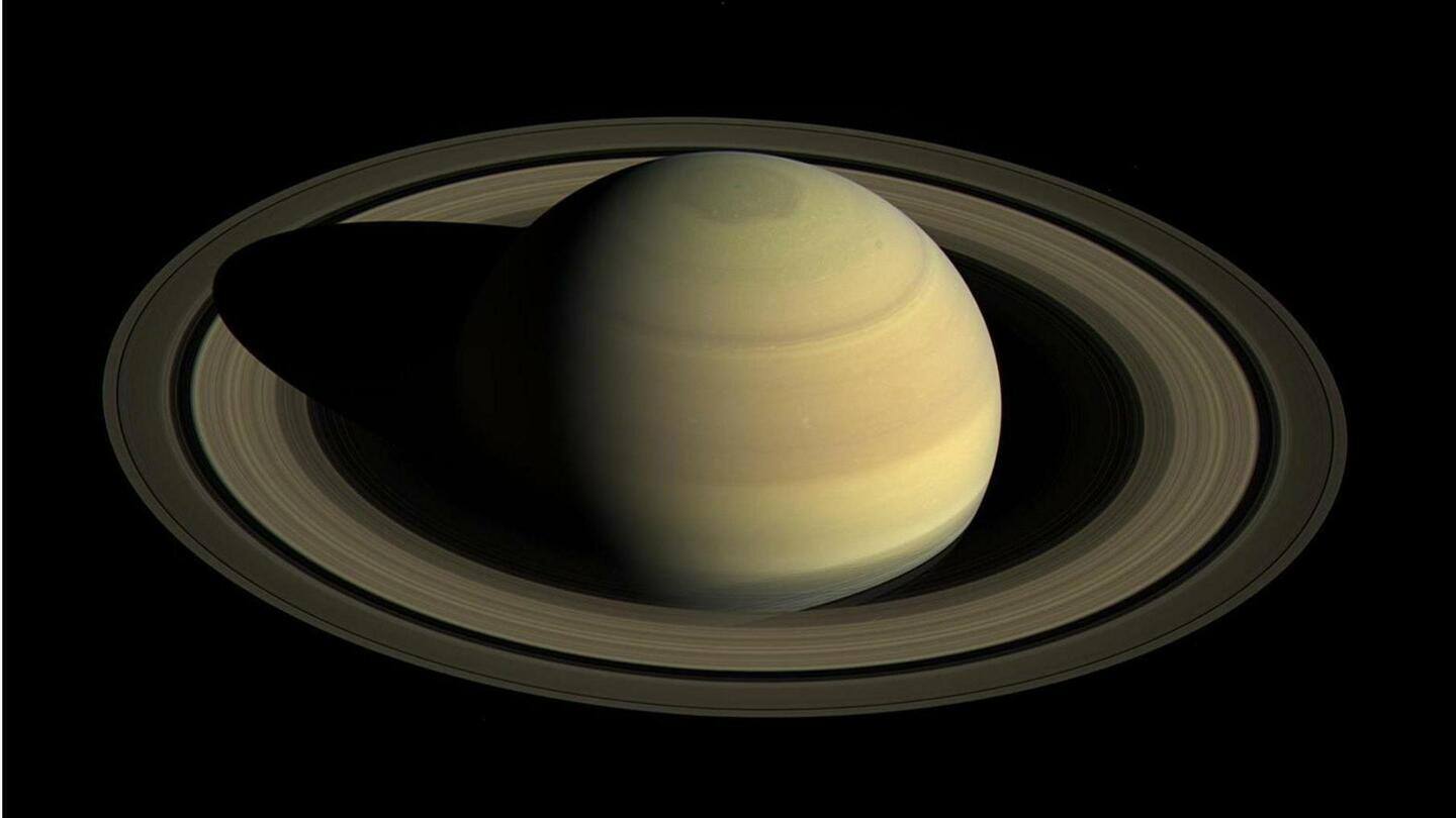 Saturnus menjadi planet pertama yang memiliki 100+ bulan yang diketahui