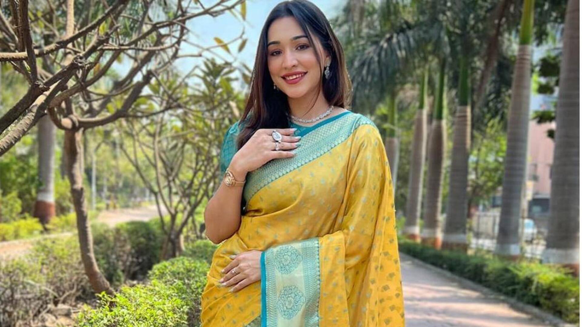 Gaya busana dengan kain sutra untuk perayaan India