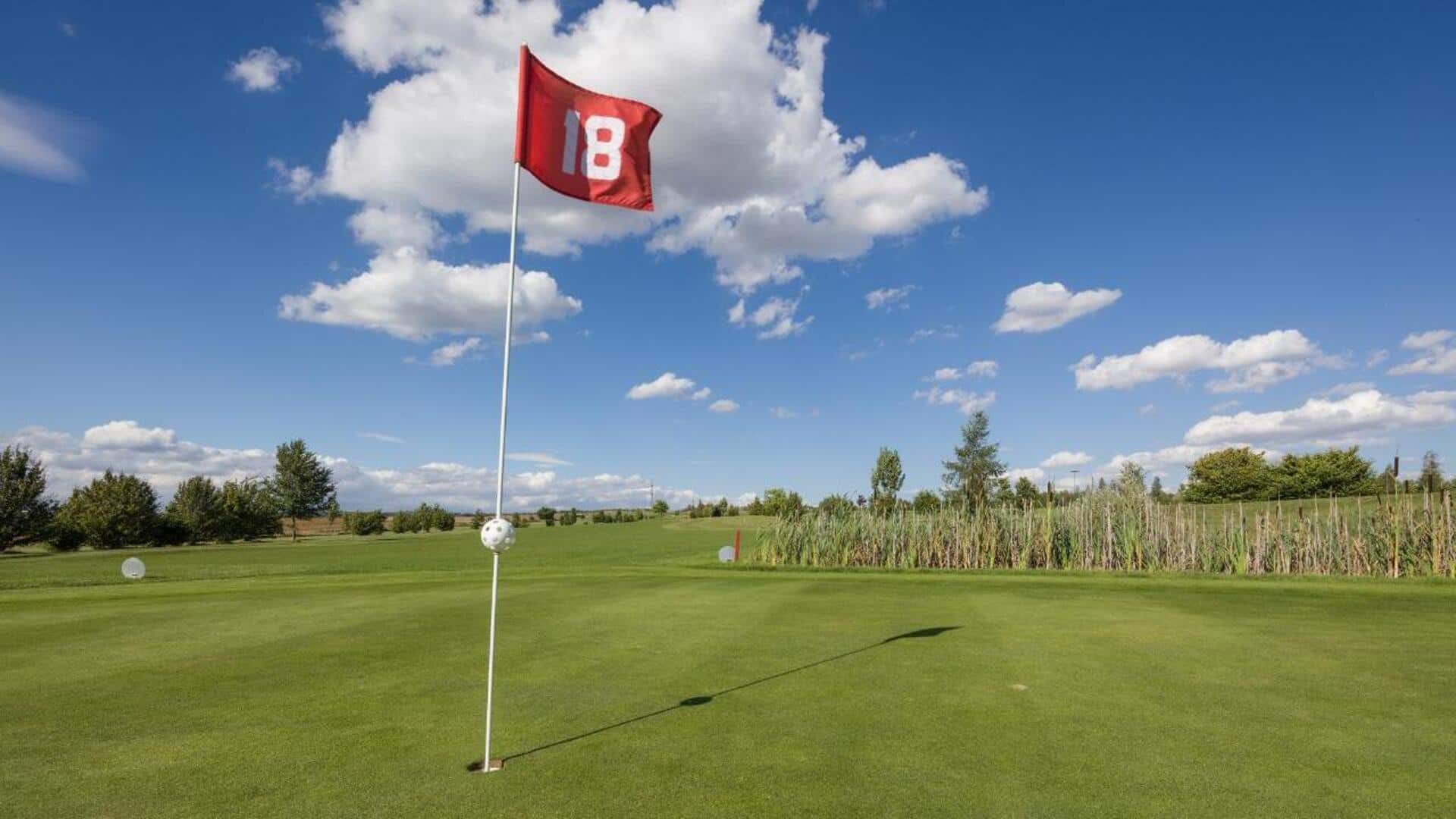 Mengapa bendera lapangan golf selalu bernomor?