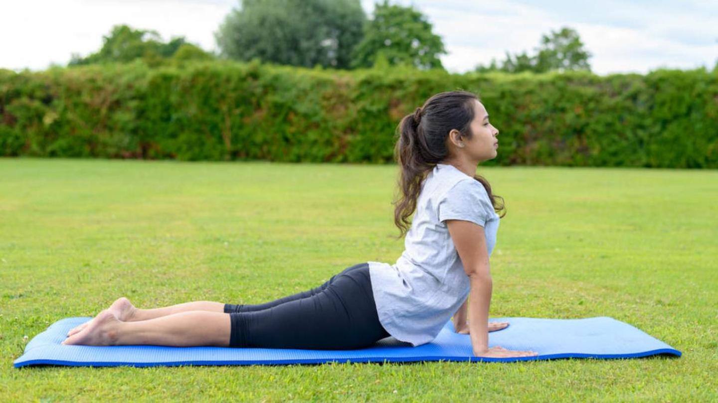 5 gerakan yoga yang ampuh kurangi lemak perut
