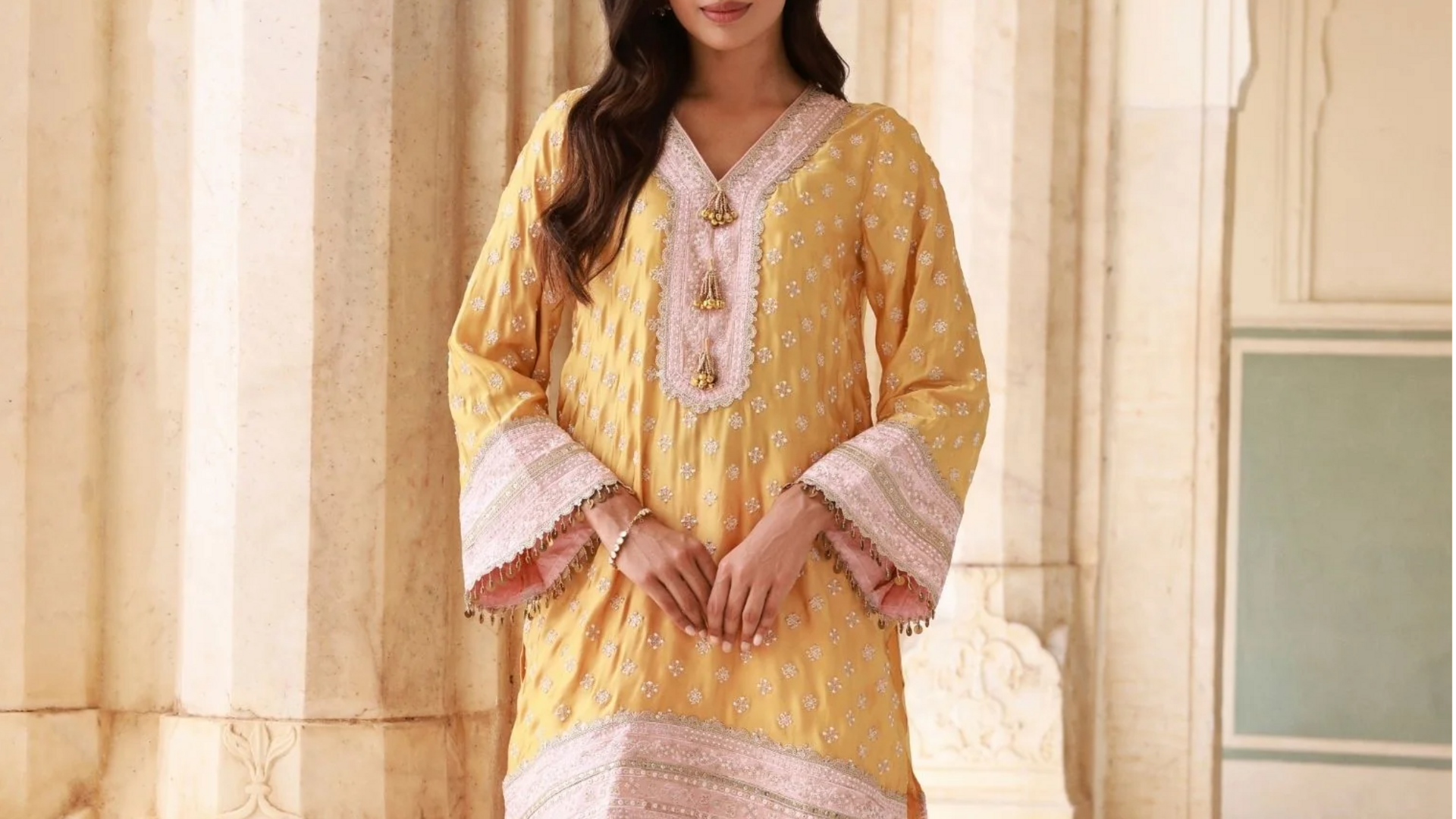 Lima kurti bemberg satin untuk menyempurnakan pakaian musim perayaan musim dingin India