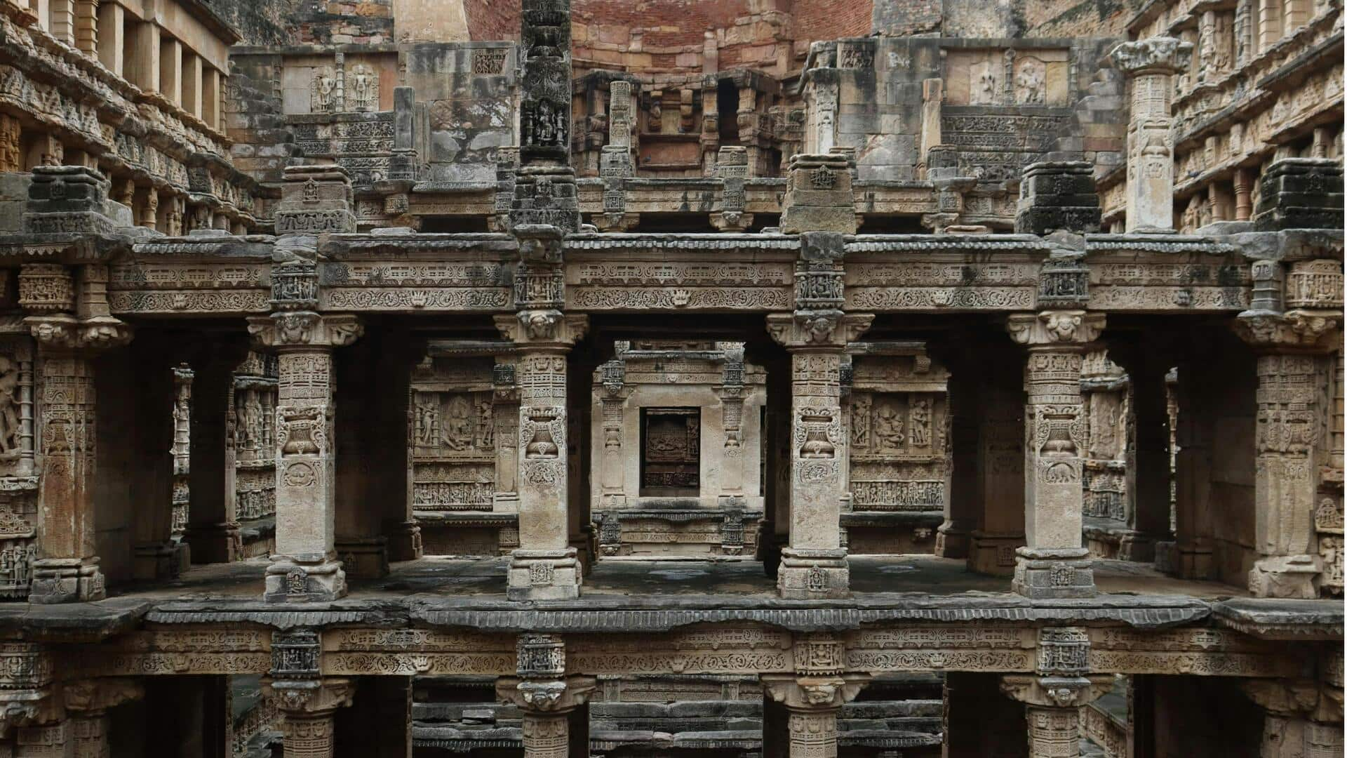 Menjelajahi Keajaiban Sumur Tangga di Gujarat, India