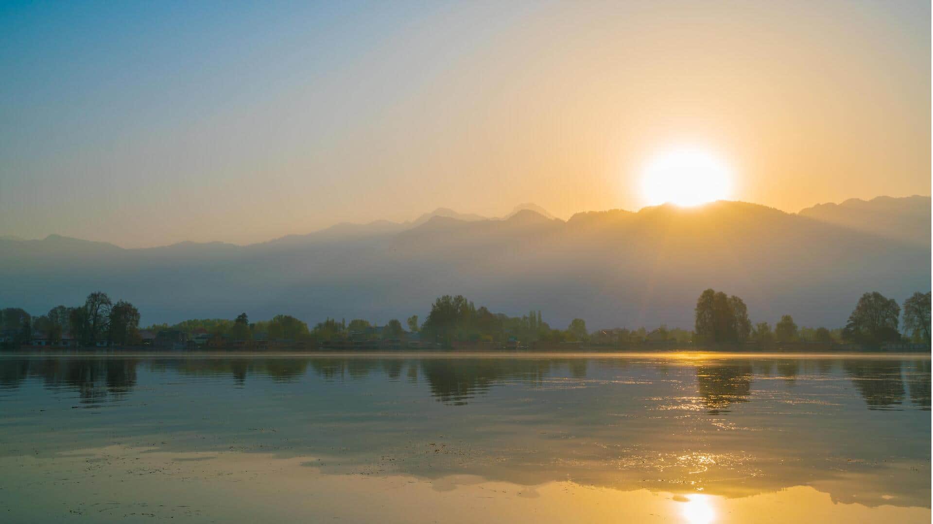 Memotret Refleksi yang Tenang di Pagi Hari