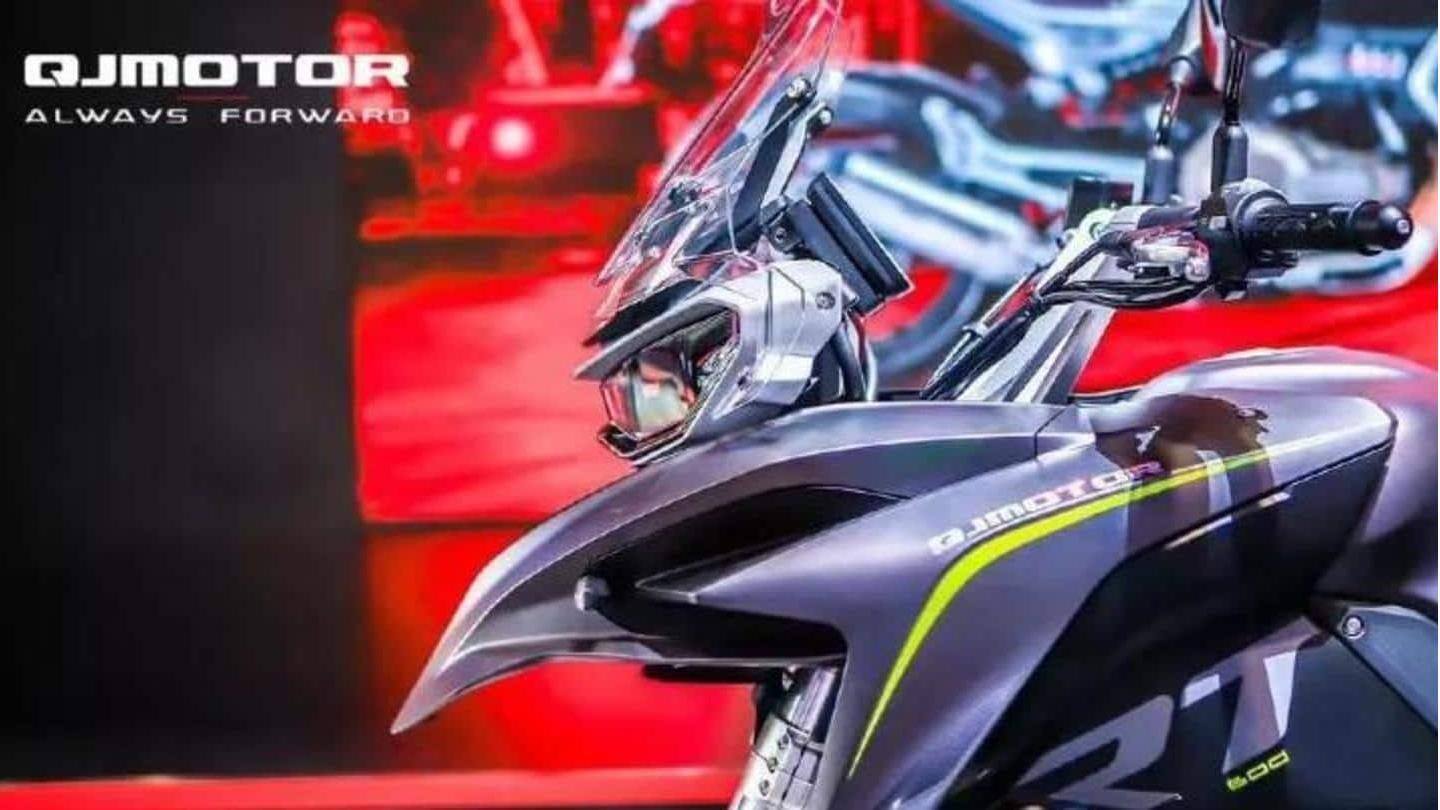 Motor ini memiliki jok bertingkat dan velg 17 inci Motor ini memiliki jok bertingkat dan velg 17 inci