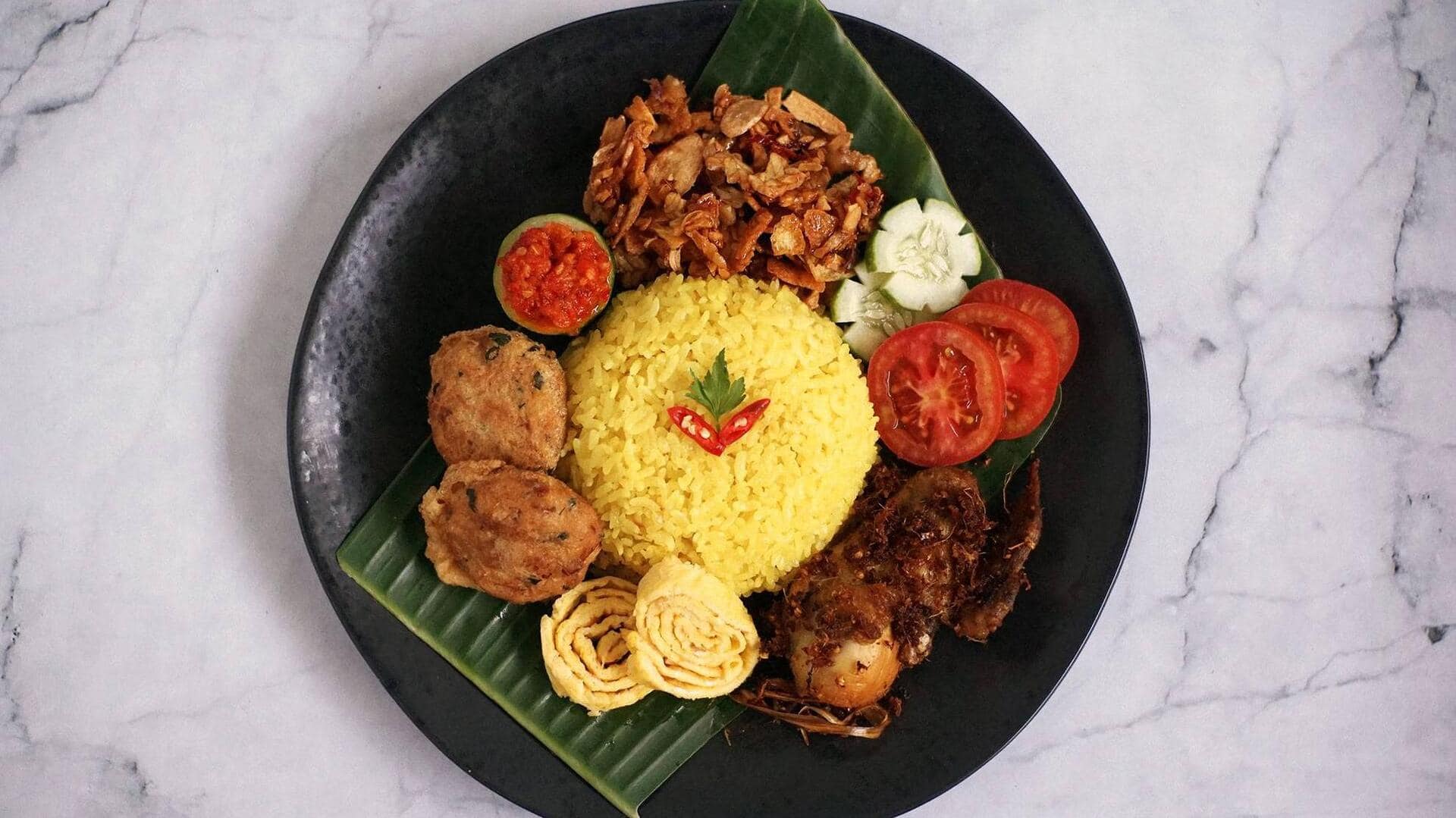 Mencicipi Lima Hidangan Nasi Herbal di Indonesia