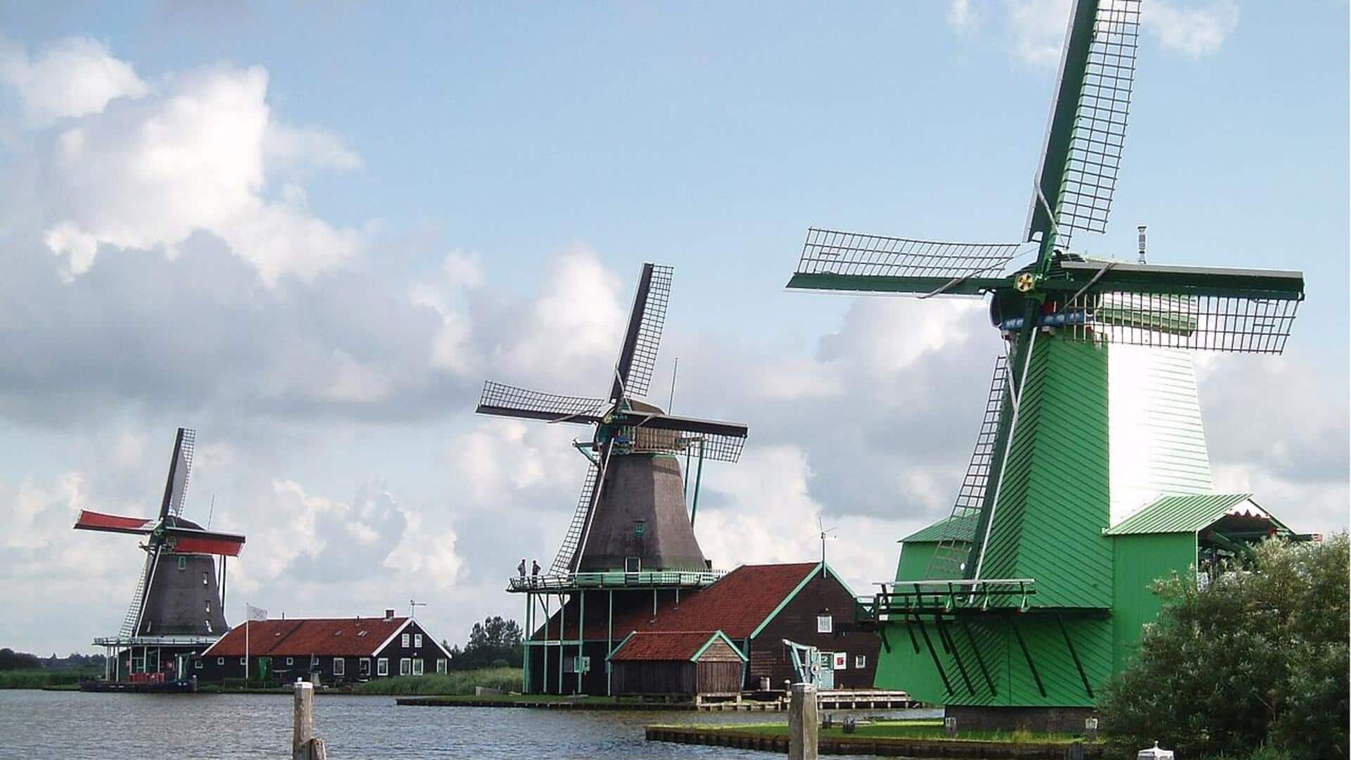 Keelokan Desa-Desa Kincir Angin di Zaandam, Belanda