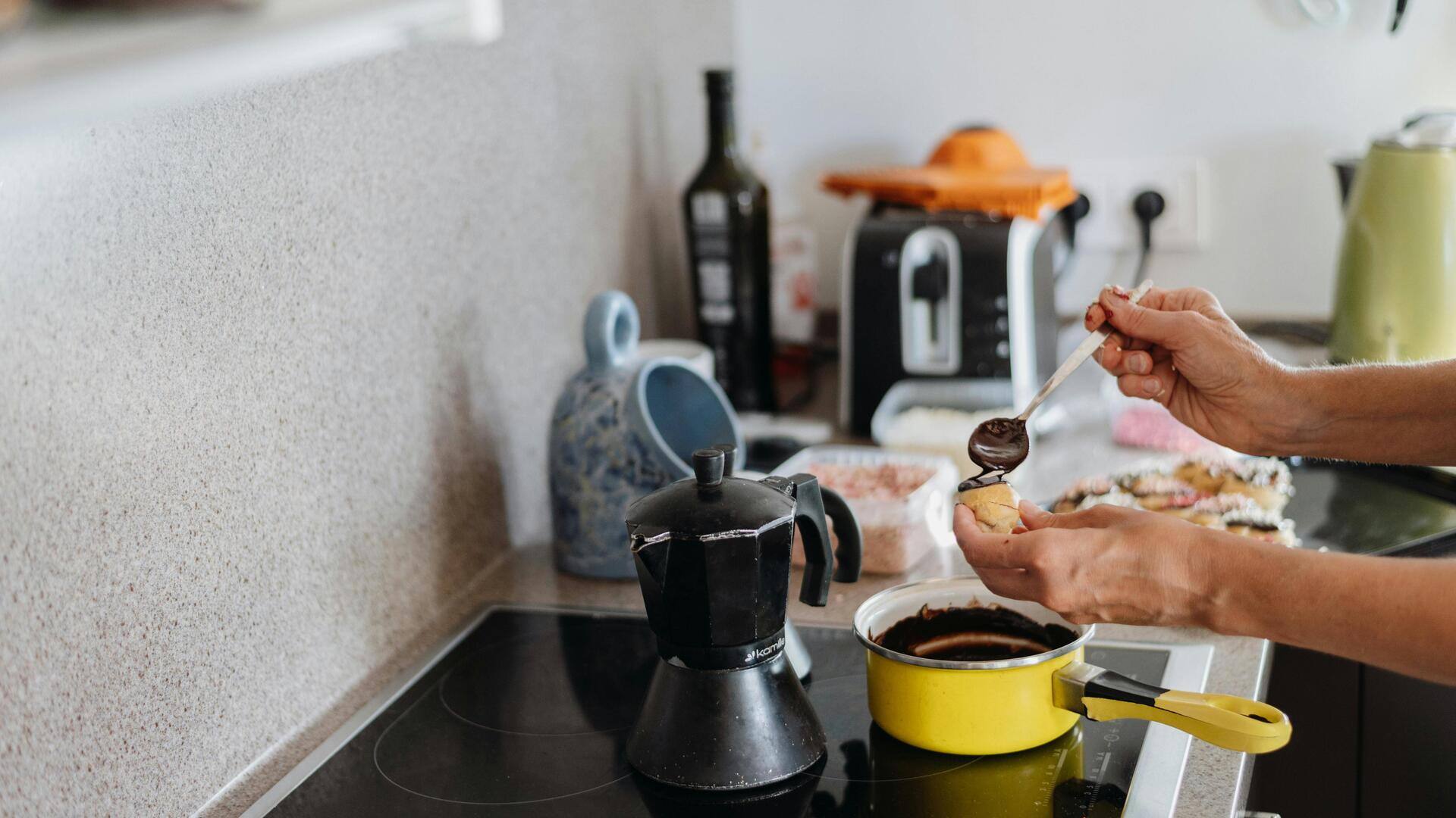 Lima cara ampuh menghilangkan bau dapur